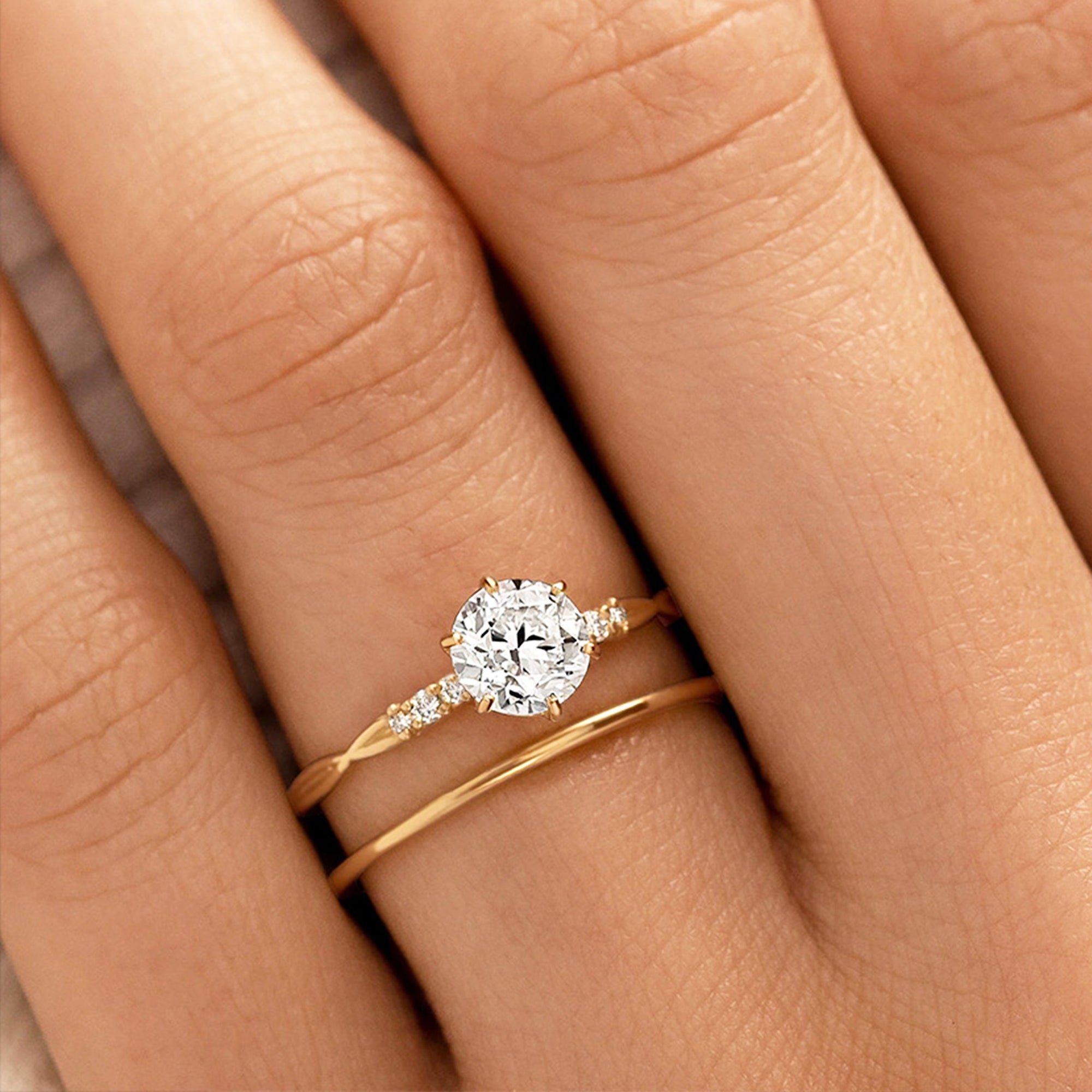 Elegant Moissanite Ashes Ring for Lasting Memories