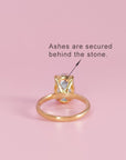 Eclipse: Anillo de cenizas de moissanita de corte ovalado