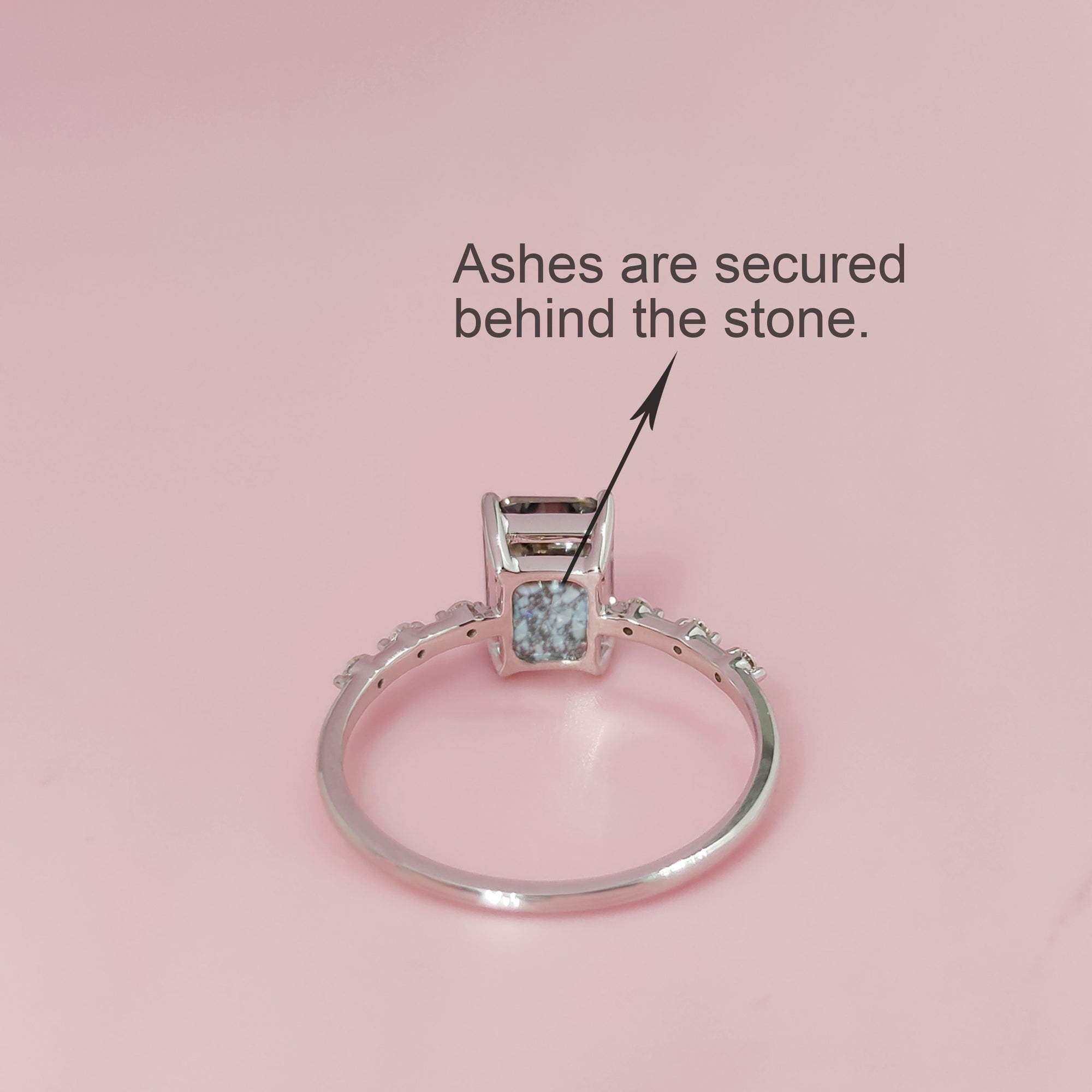 Elegant Moissanite Ashes Ring - Perfect Gift of Remembrance
