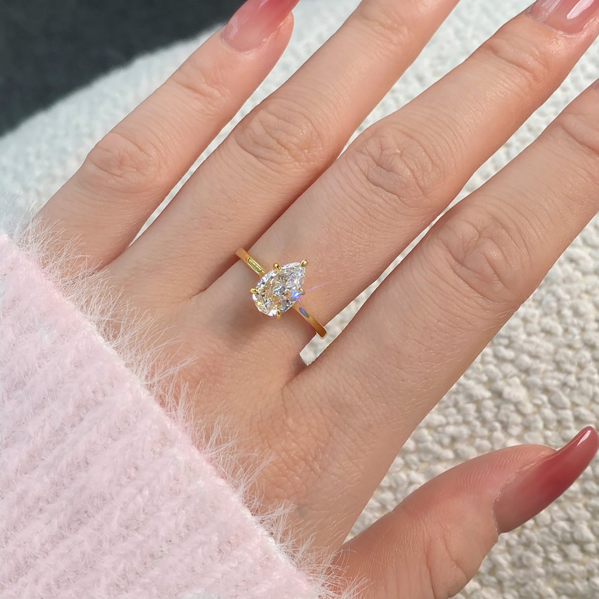 Luminous Lily Ashes Ring: Thoughtful Gift for Loved Ones