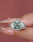 Aurora Mística: Anillo de cenizas de moissanita con corte cojín