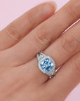 Aurora Mística: Anillo de cenizas de moissanita con corte cojín