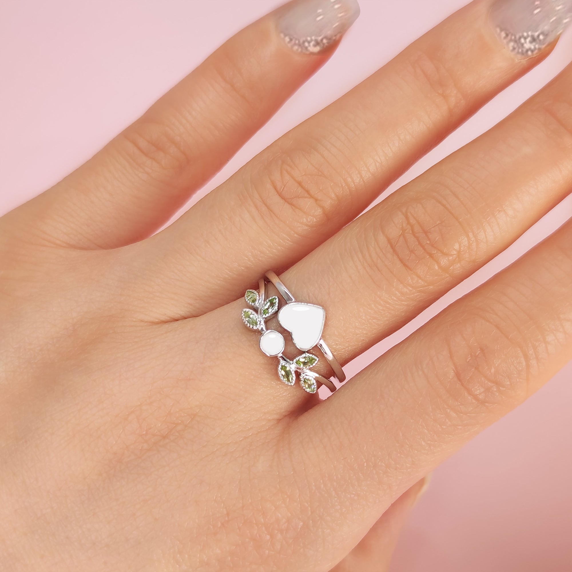Whispering Heartleaf: Love in Solid Gold Breastmilk Rings