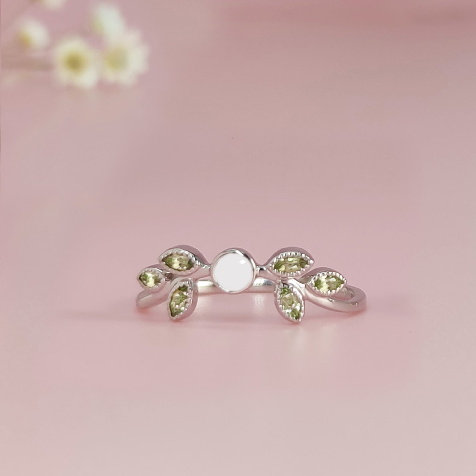 Whispering Heartleaf: Love in Solid Gold Breastmilk Rings