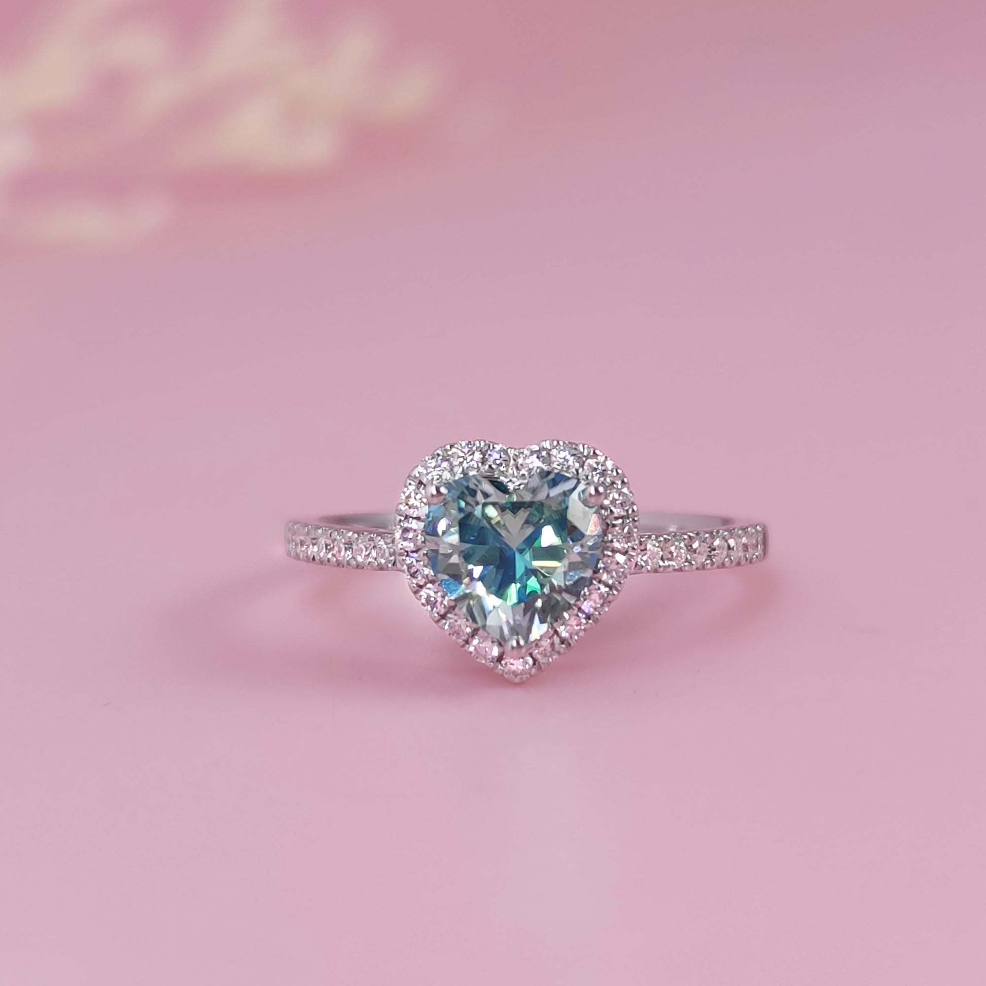 Promise Bloom: Herzförmiger Moissanit-Aschering
