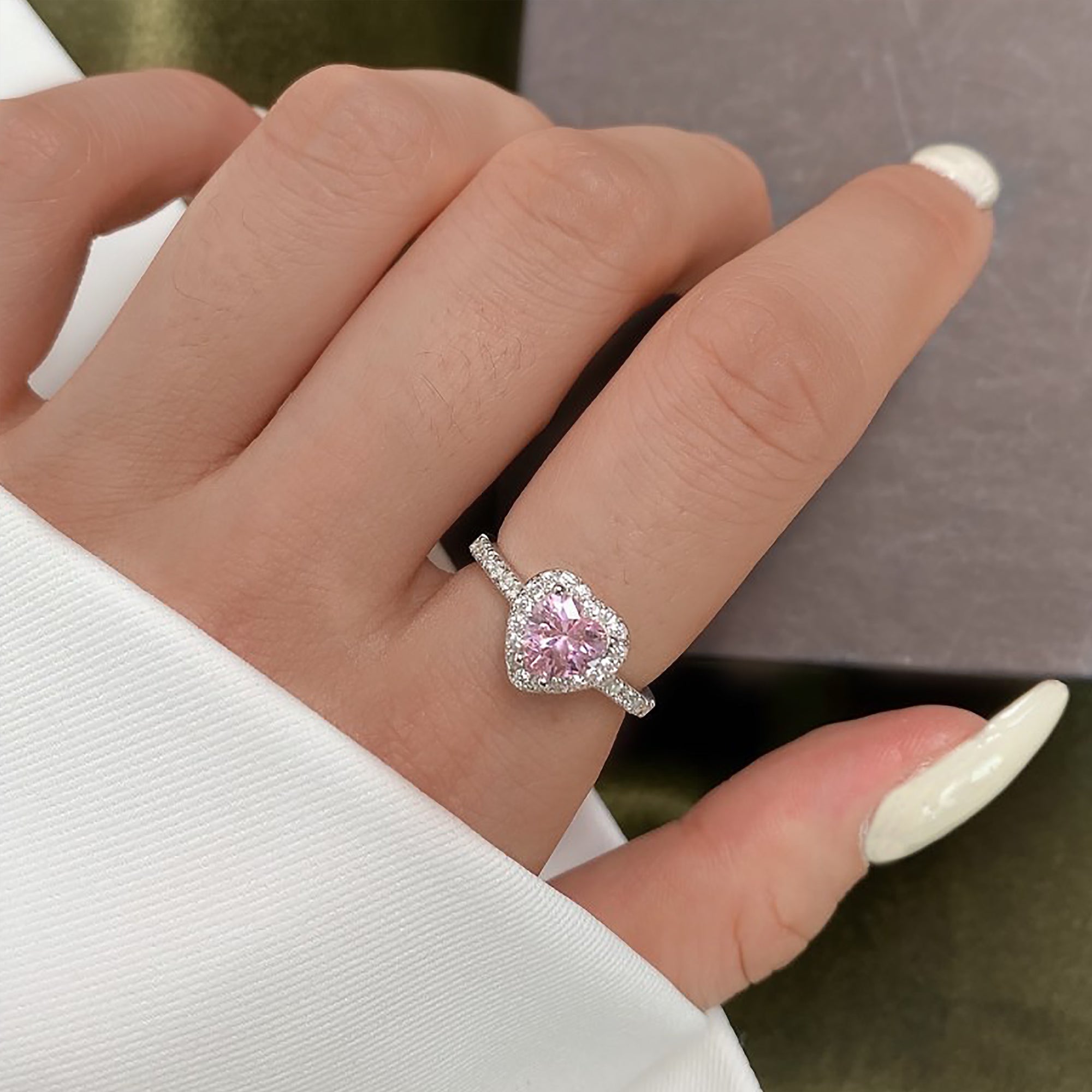 Promise Bloom: Herzförmiger Moissanit-Aschering