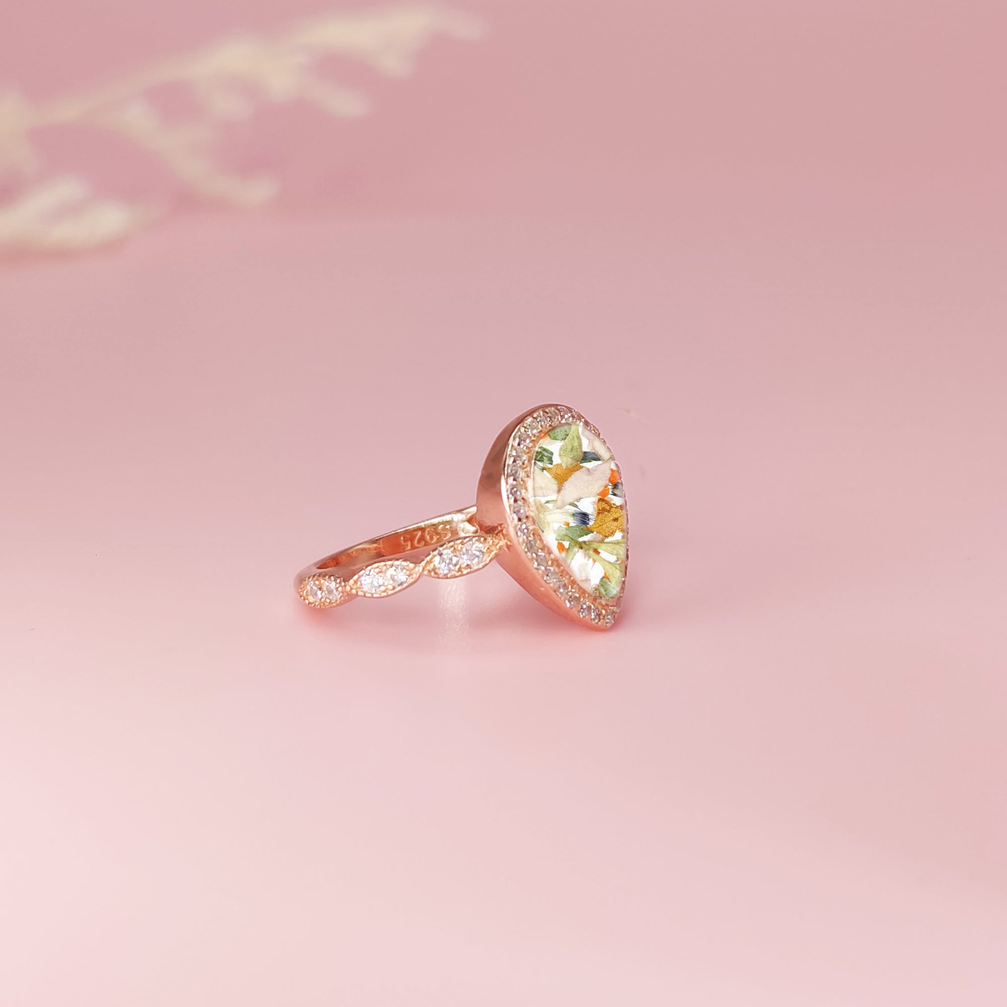 Teardrop Love Ring: Eternal Petals in Gold