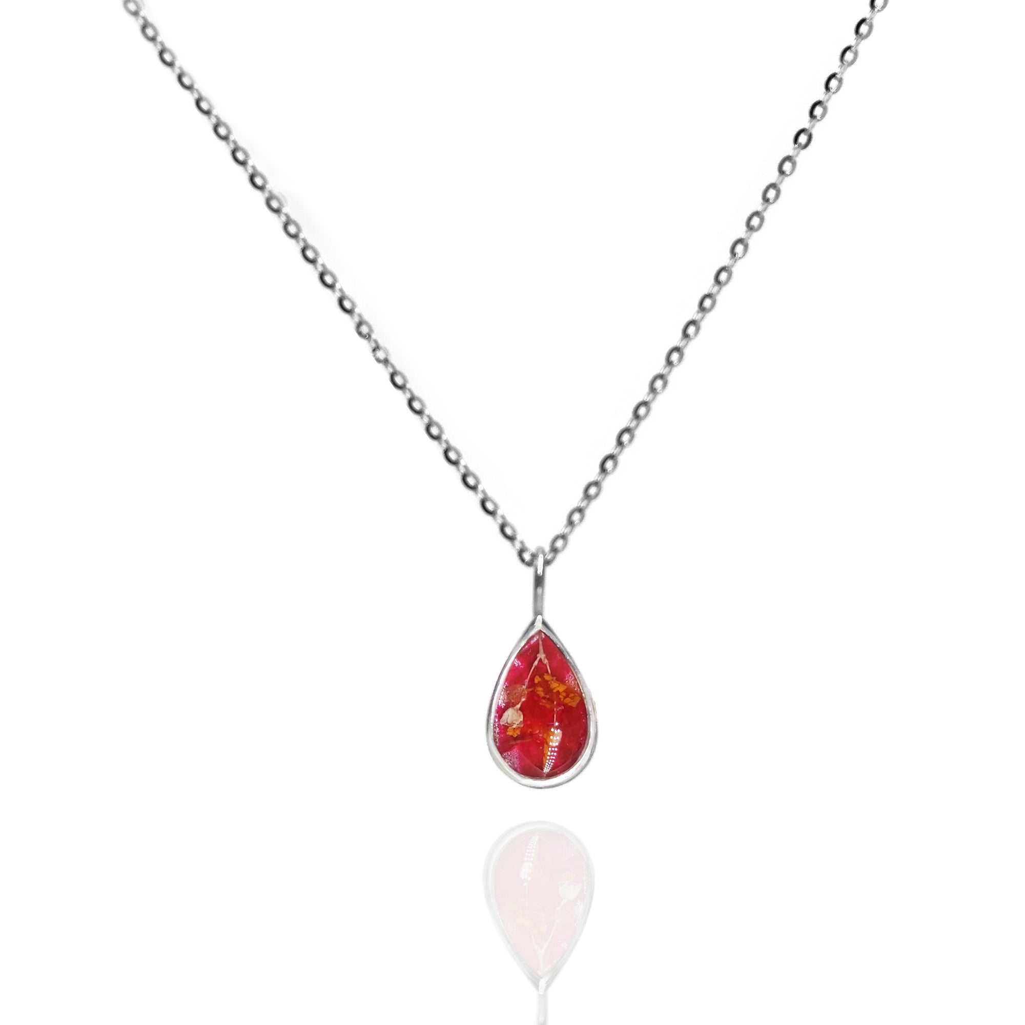 Capture Love with a Classic Teardrop Flower Necklace