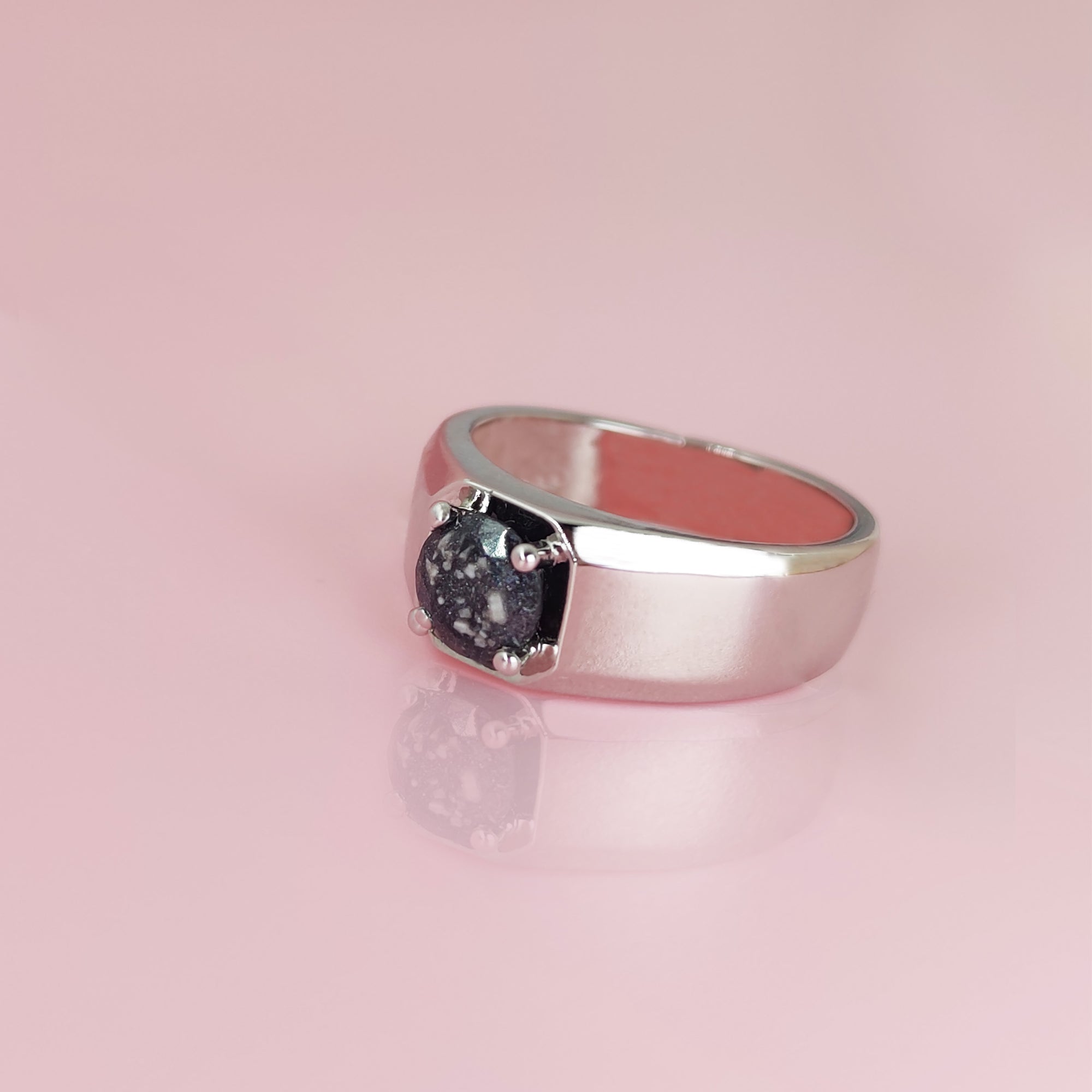 Men's Memorial Ashes Ring - Treasured Echo