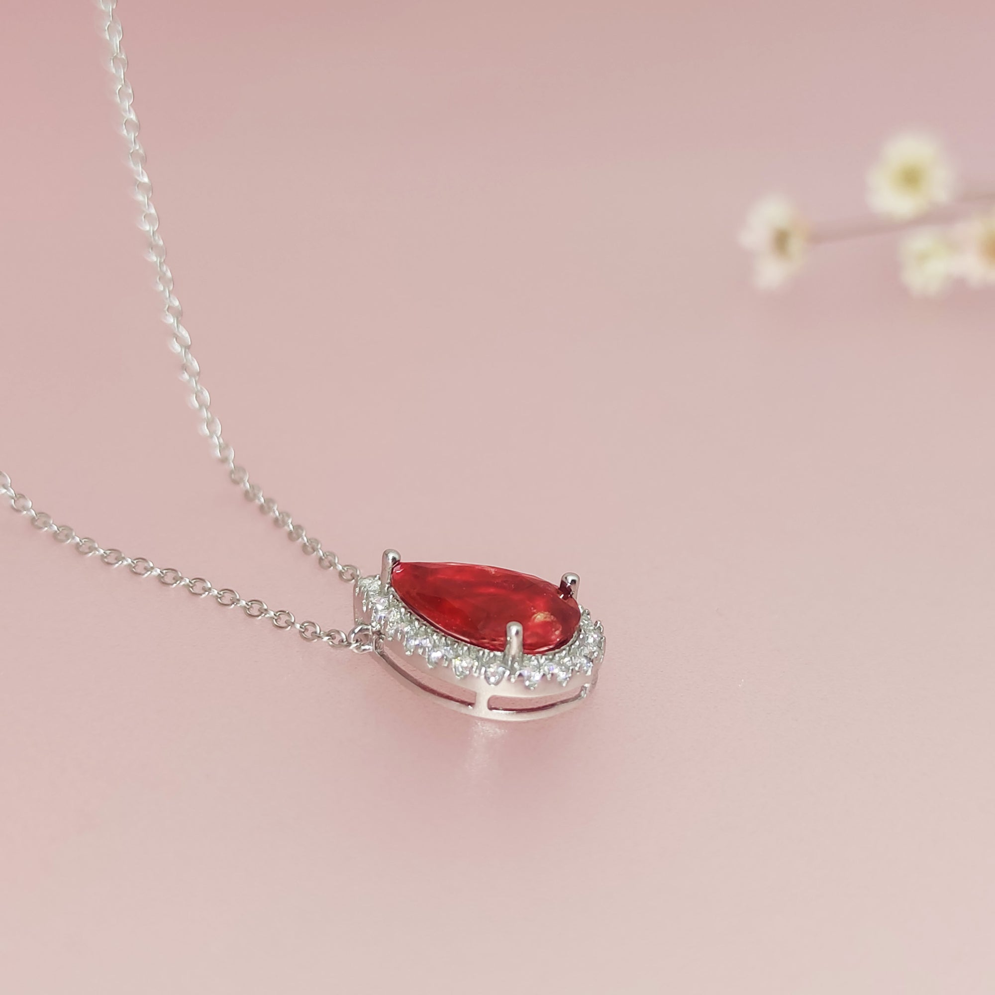 Love in Every Petal: Teardrop Flower Halo Necklace