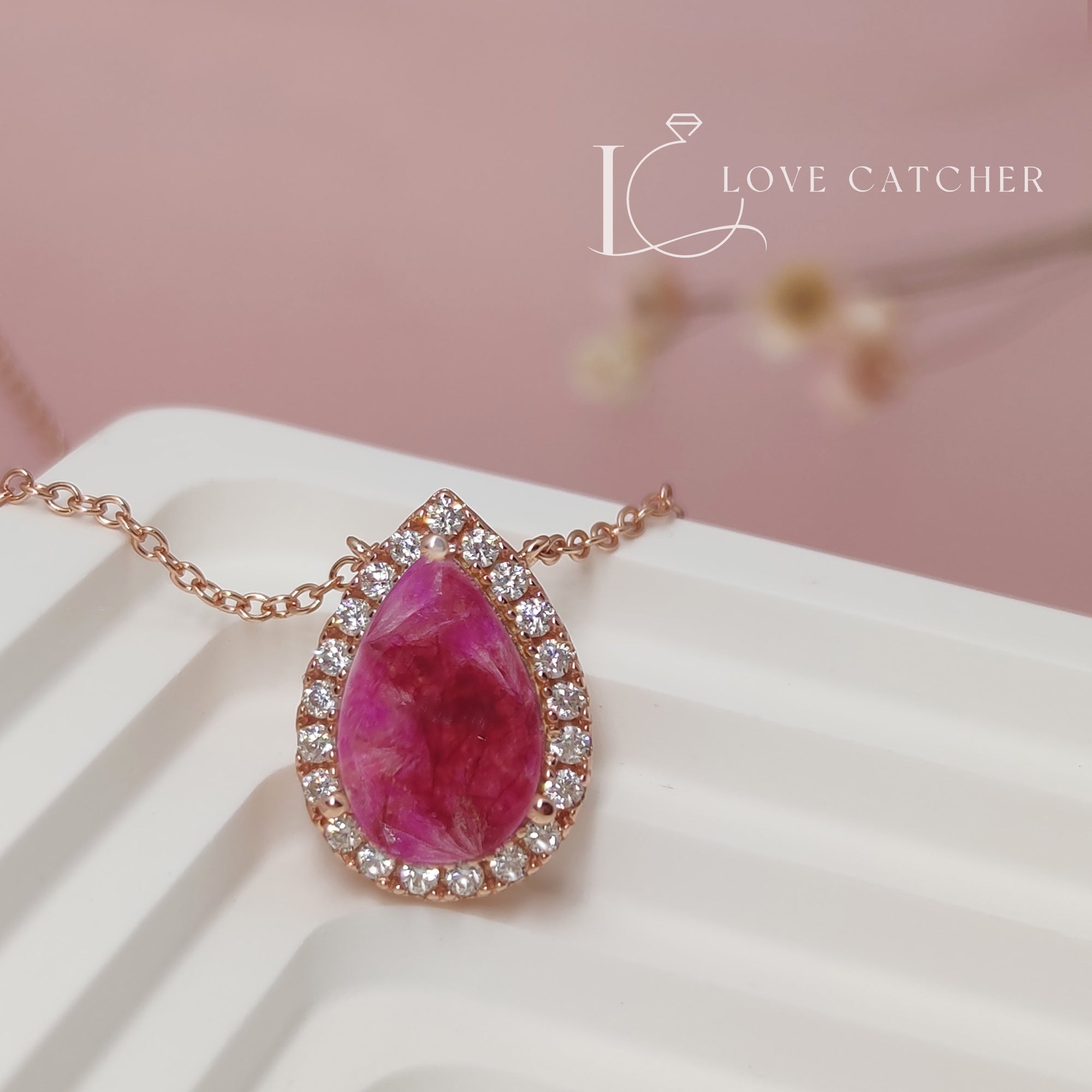 Love in Every Petal: Teardrop Flower Halo Necklace
