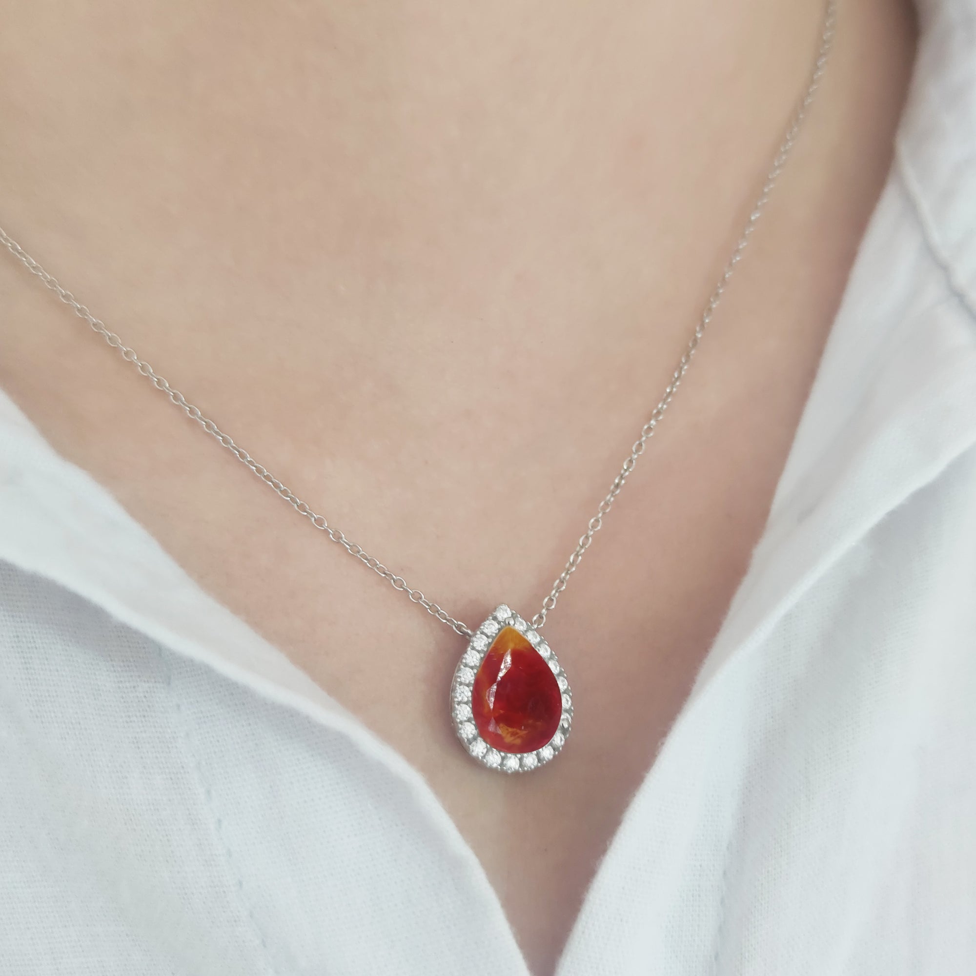 Love in Every Petal: Teardrop Flower Halo Necklace