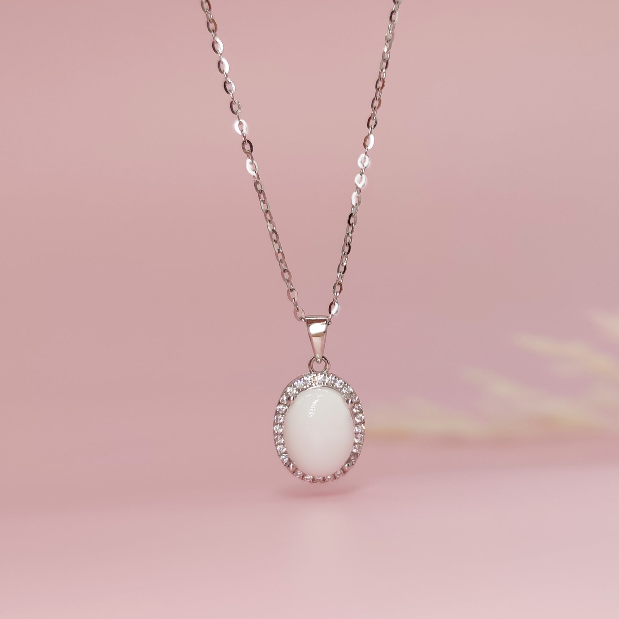 Thoughtful Gift: Personalized Breastmilk Necklace