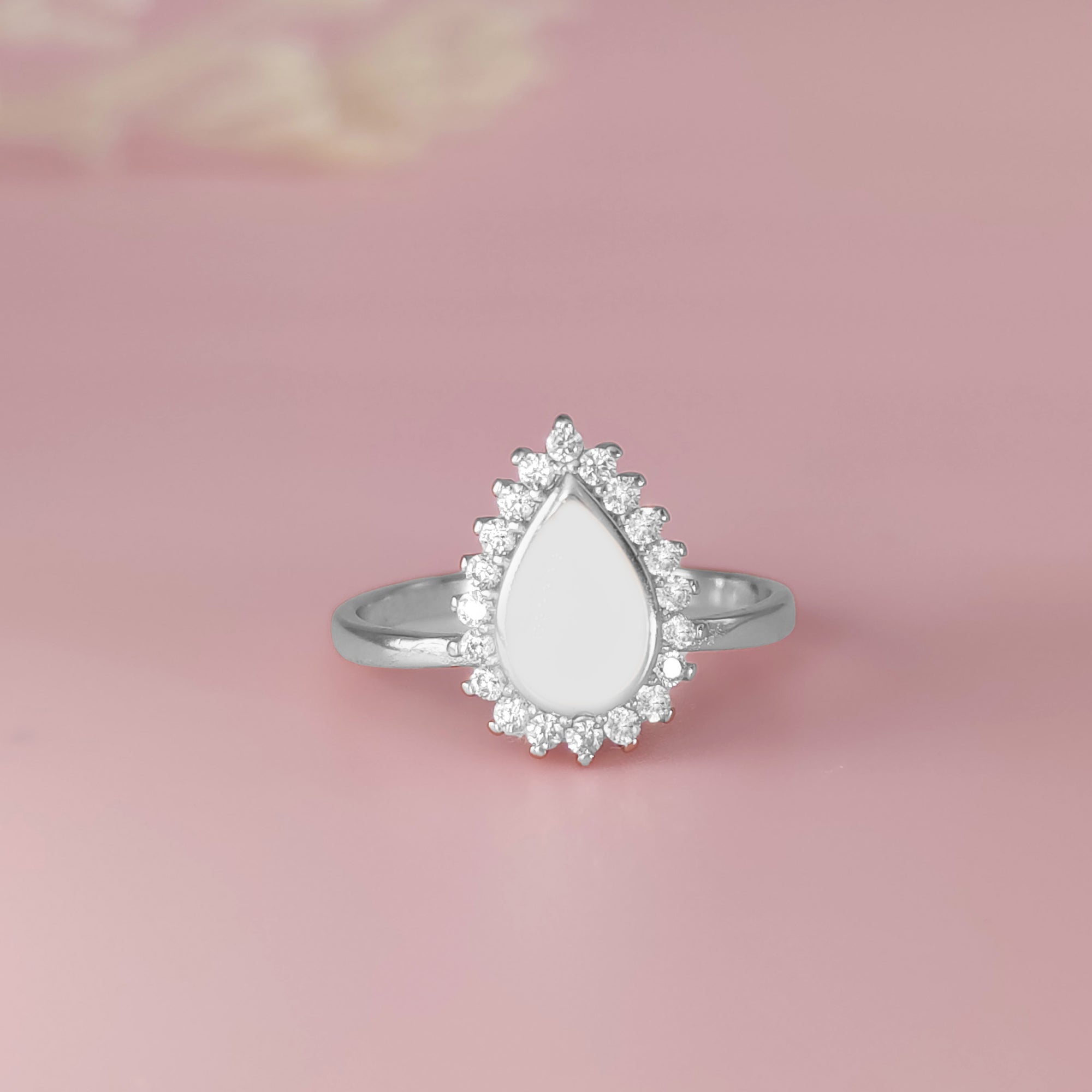 Handcrafted Breastmilk Ring: A Unique Keepsake for Moms