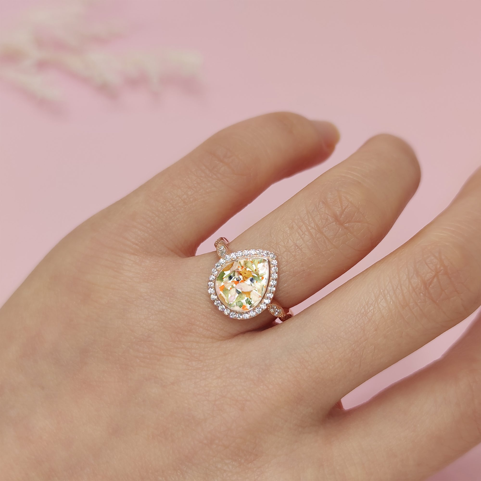 Teardrop Love Ring: Eternal Petals in Gold