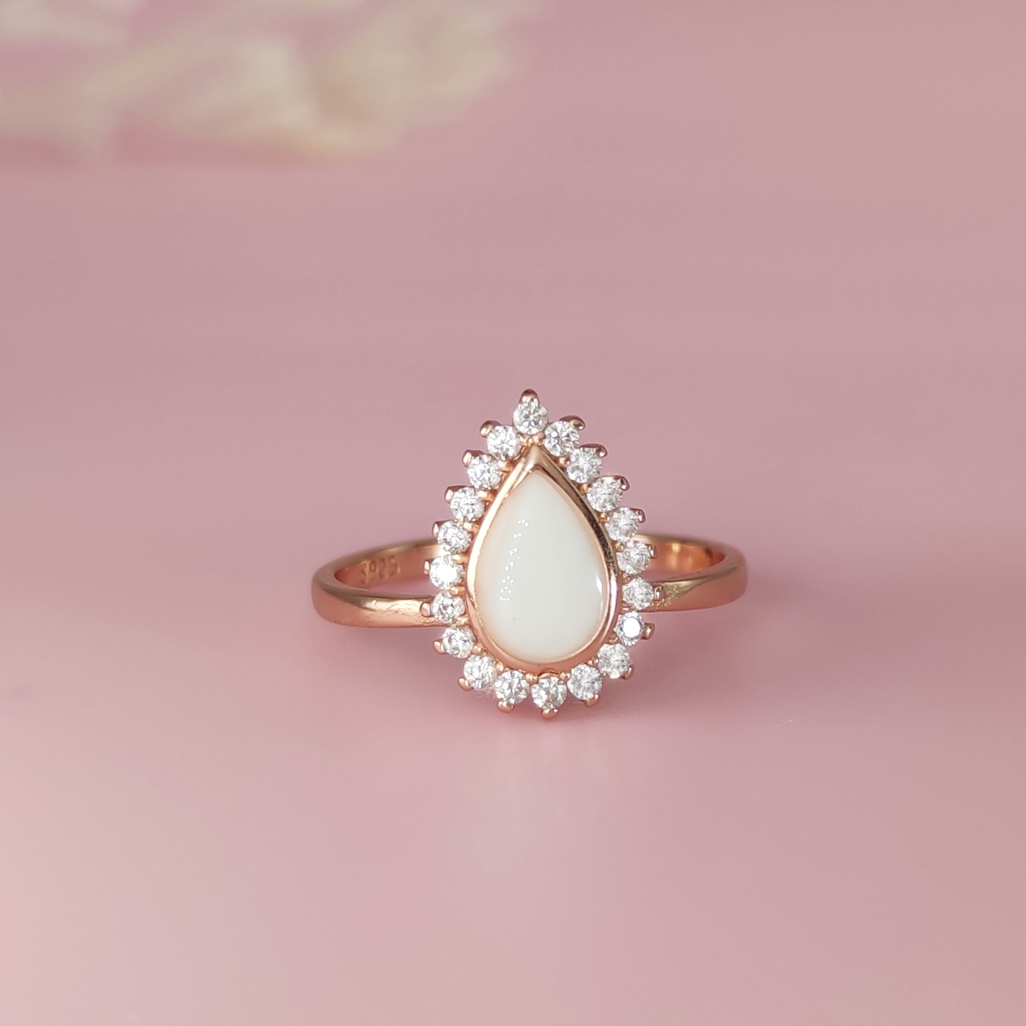 Handcrafted Breastmilk Ring: A Unique Keepsake for Moms