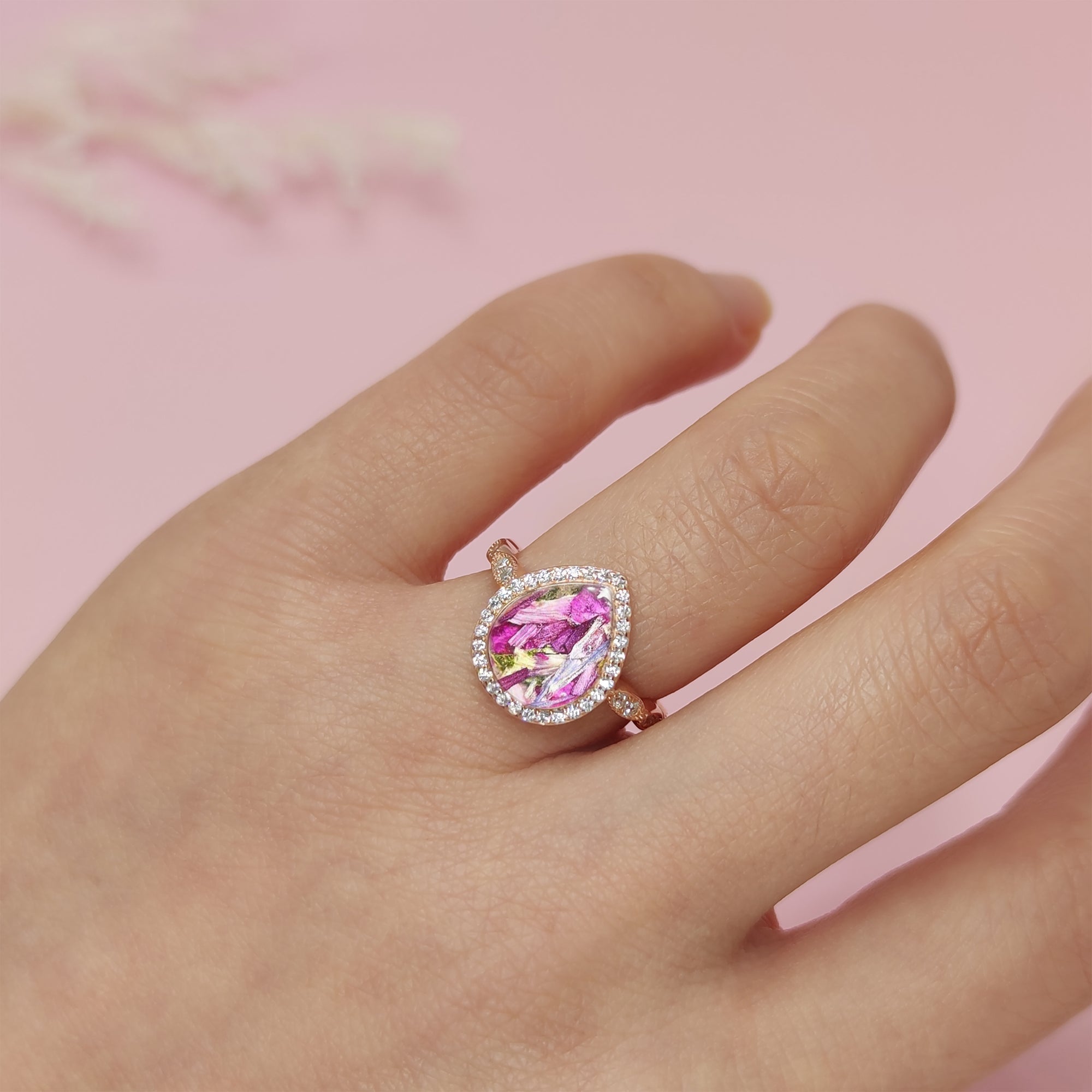 Teardrop Love Ring: Eternal Petals in Gold