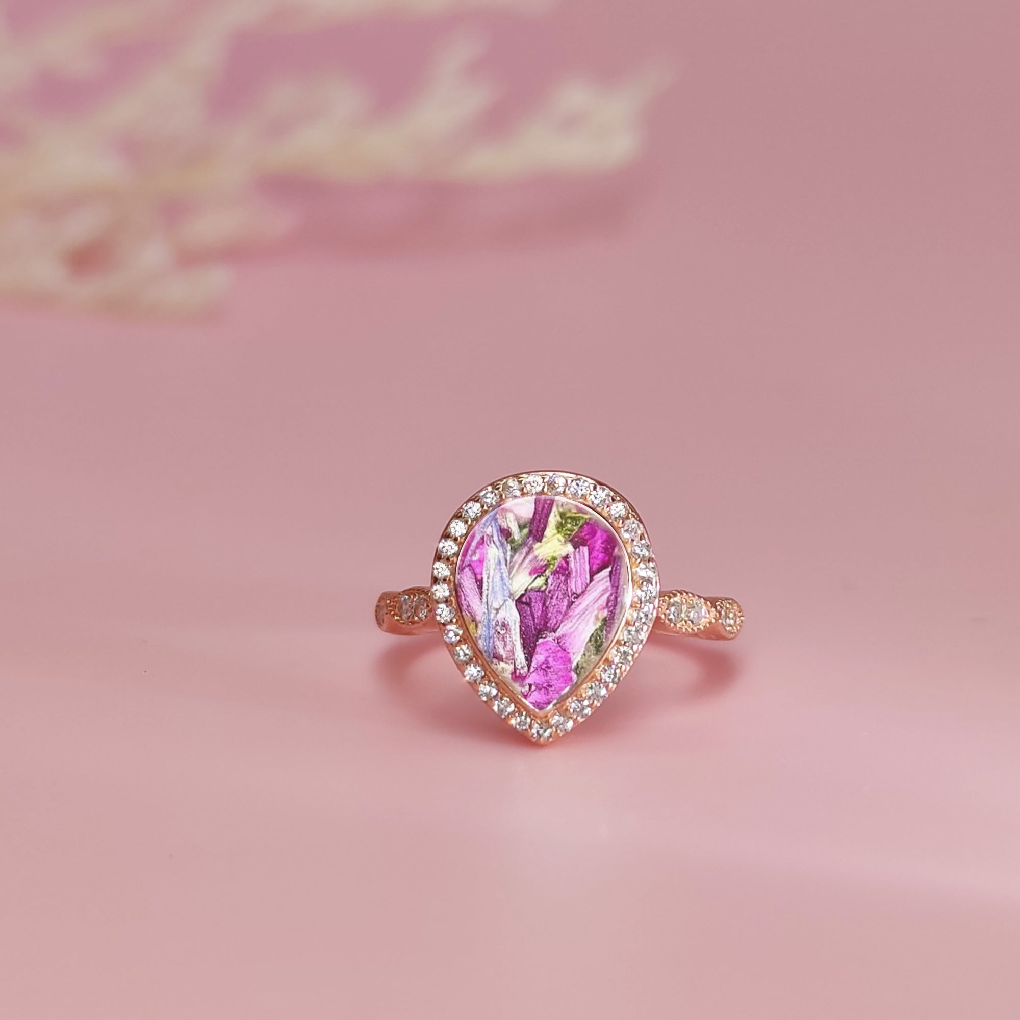 Teardrop Love Ring: Eternal Petals in Gold