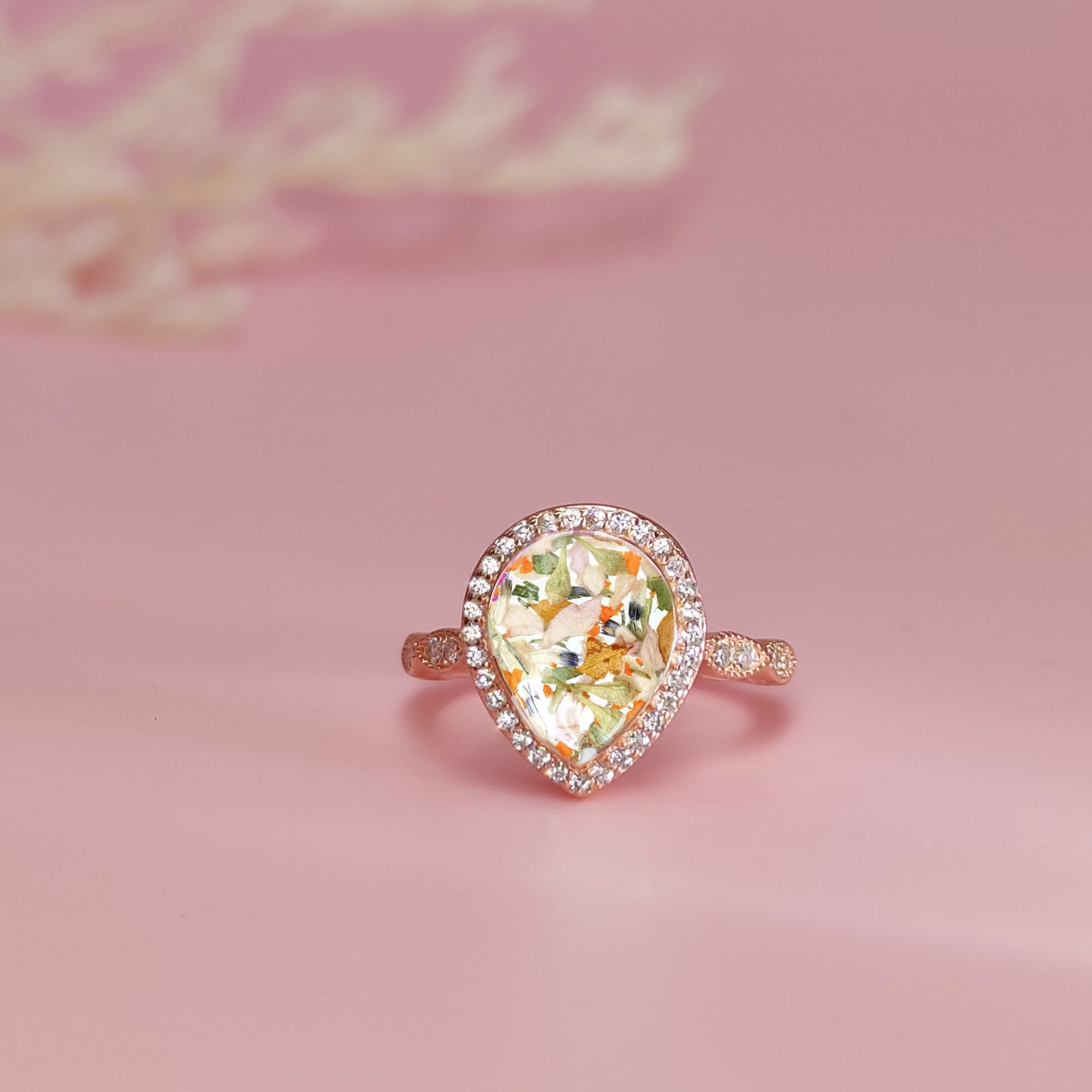 Teardrop Love Ring: Eternal Petals in Gold