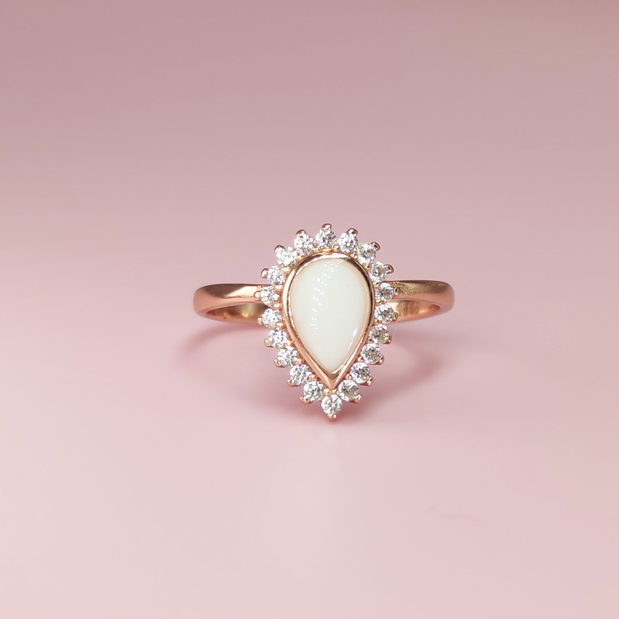 Handcrafted Breastmilk Ring: A Unique Keepsake for Moms