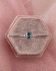 Caramelo Brillante: Anillo de Cenizas de Moissanita de Corte Radiante