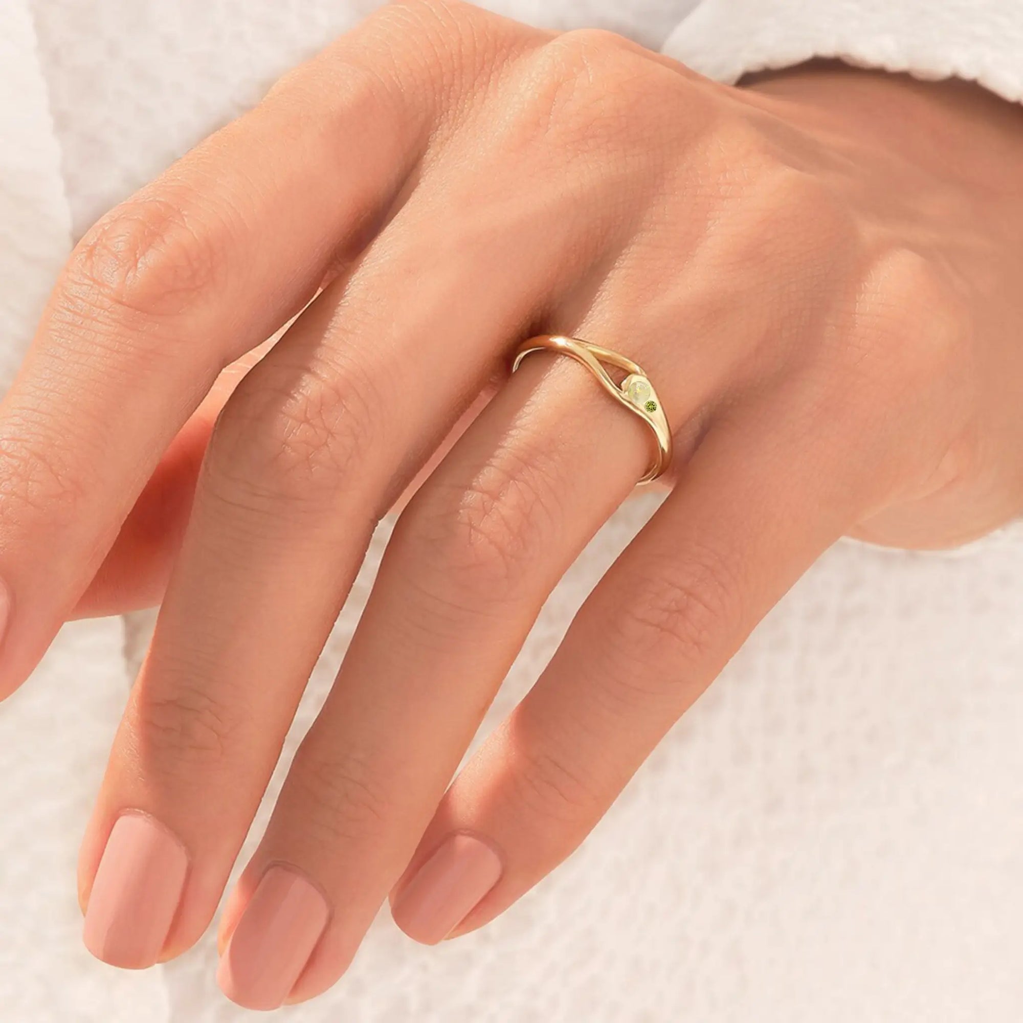 Unique Birthstone Ashes Ring - Ideal Gift for Remembrance