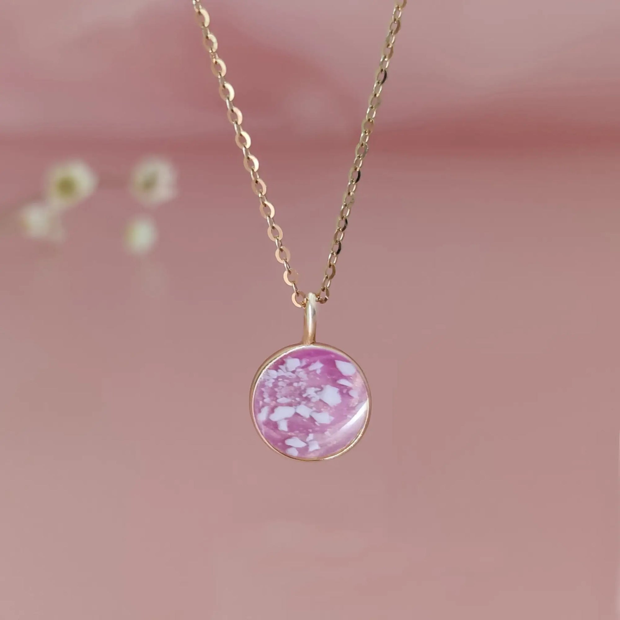 Meaningful Ashes Necklace for Thoughtful Gifts