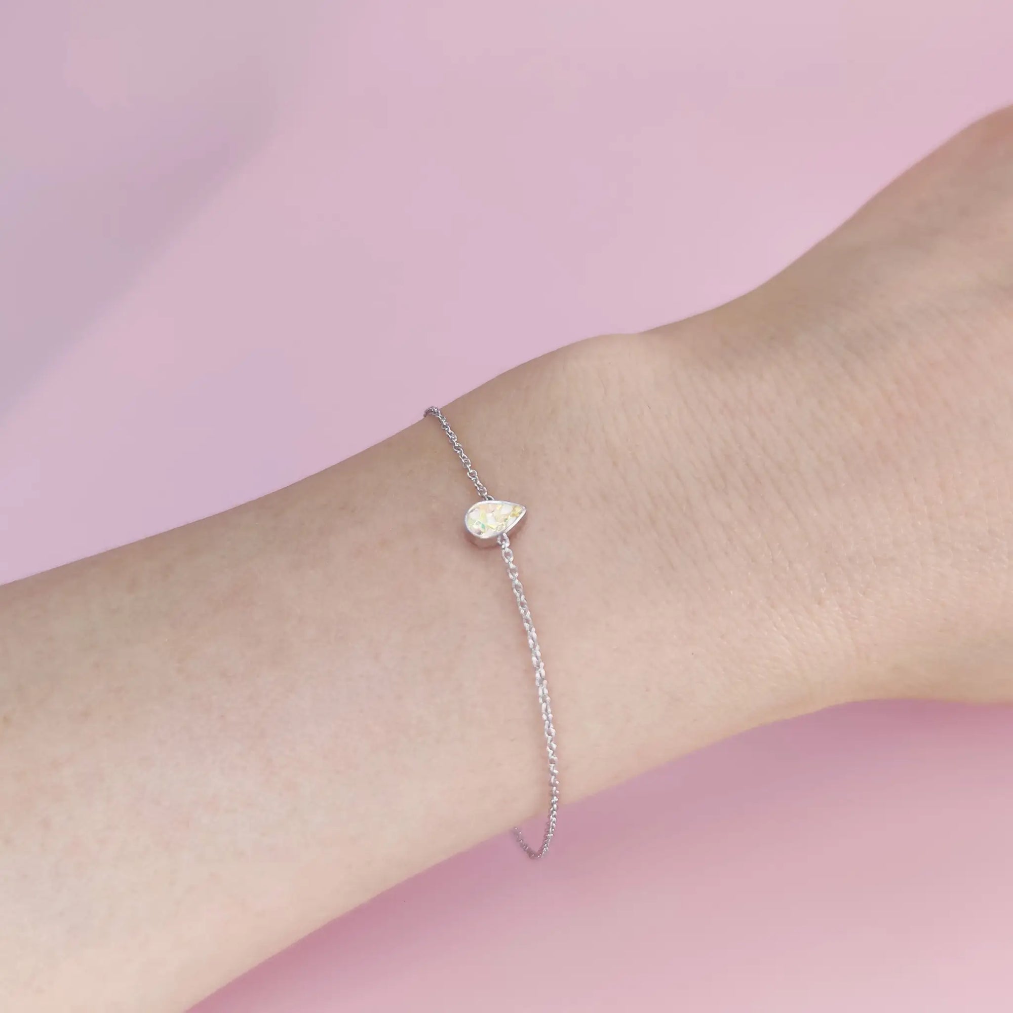 Soft Glow Gold Bracelet: A Symbol of Eternal Love