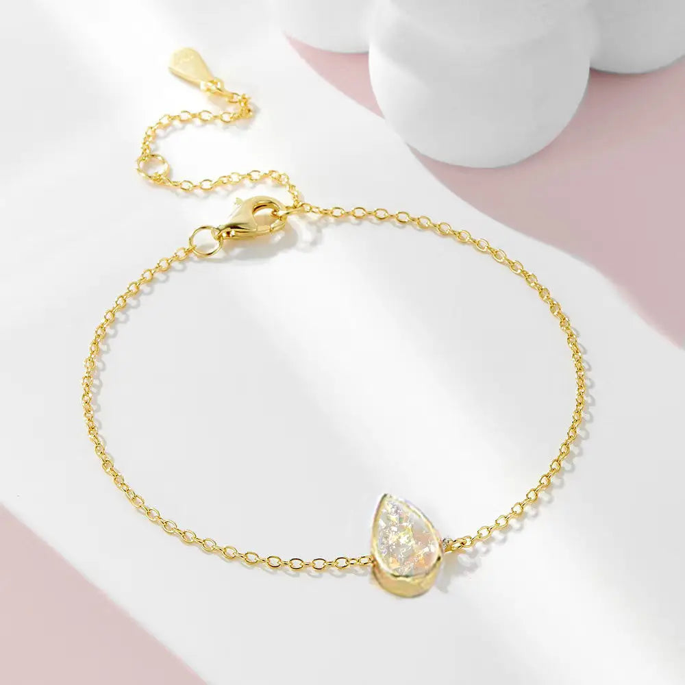 Soft Glow Gold Bracelet: A Symbol of Eternal Love