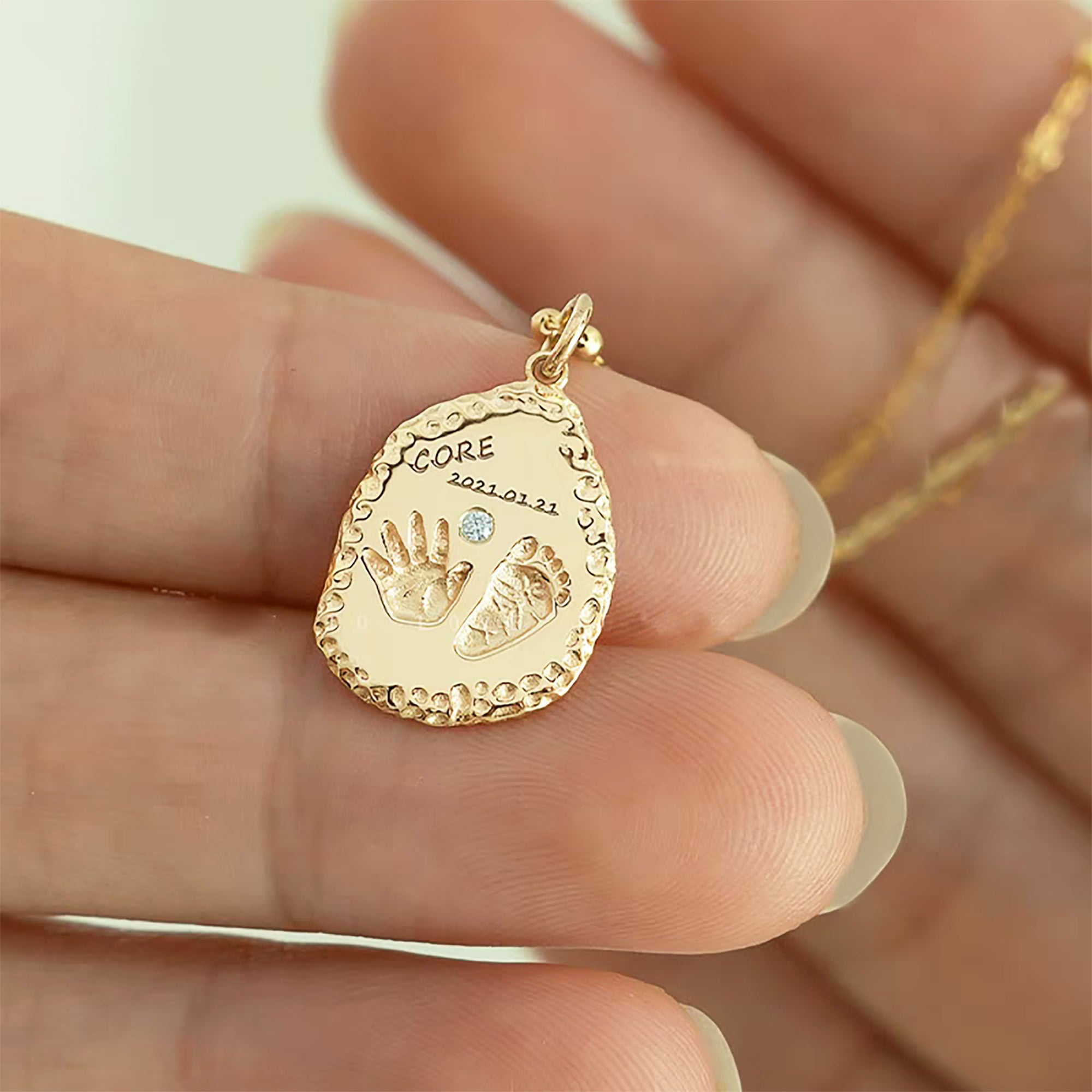 Impresión única: collar con huella de oro macizo