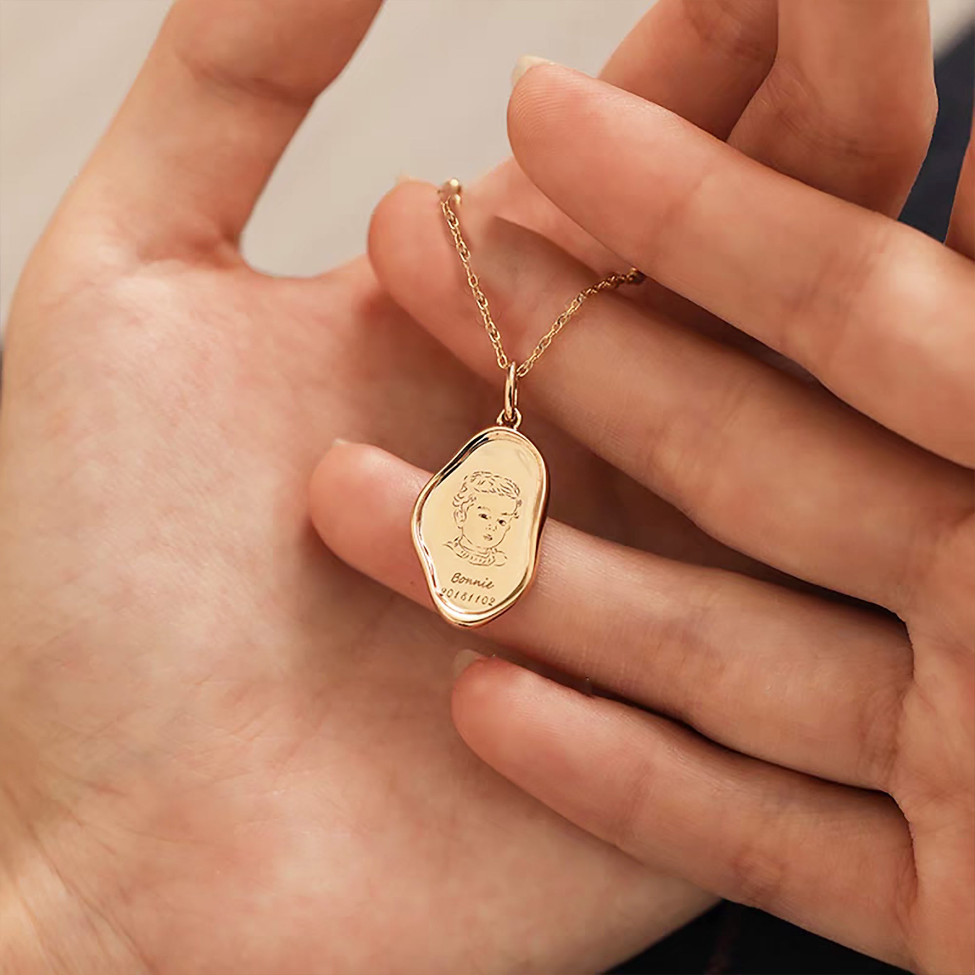 Xenomorfo: Collar de huella de oro macizo