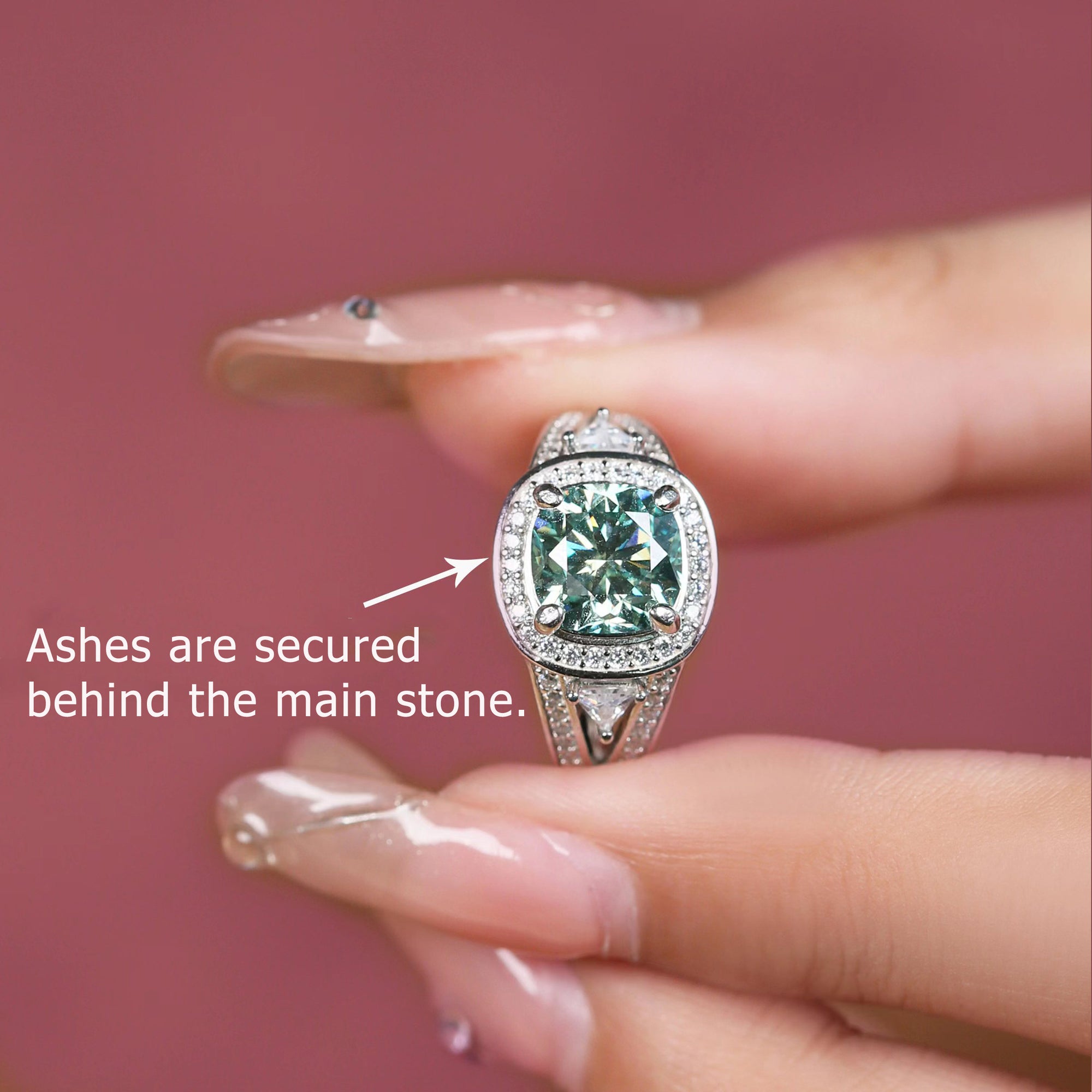 Aurora Mística: Anillo de cenizas de moissanita con corte cojín