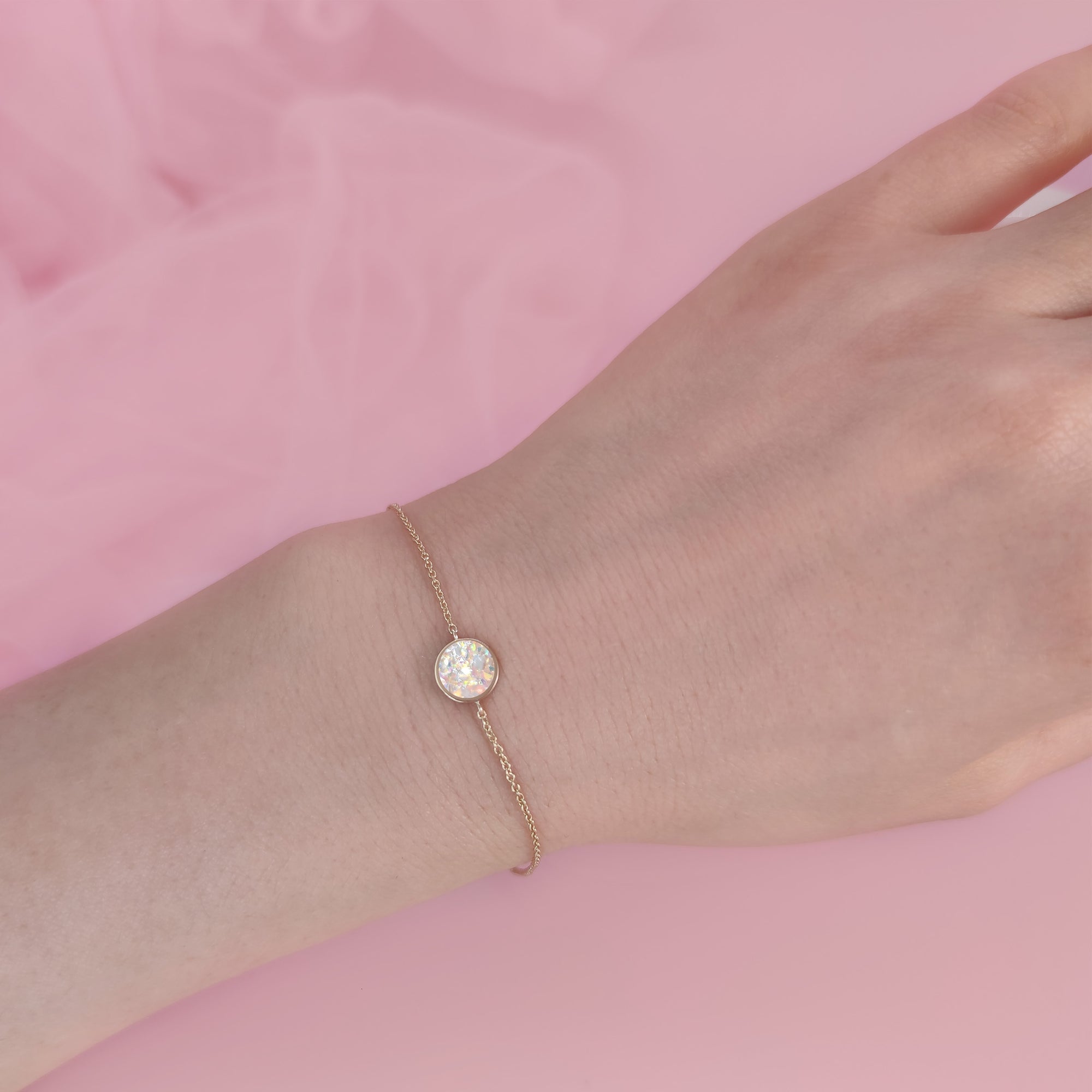 Circle Grace: Aschearmband aus massivem Gold