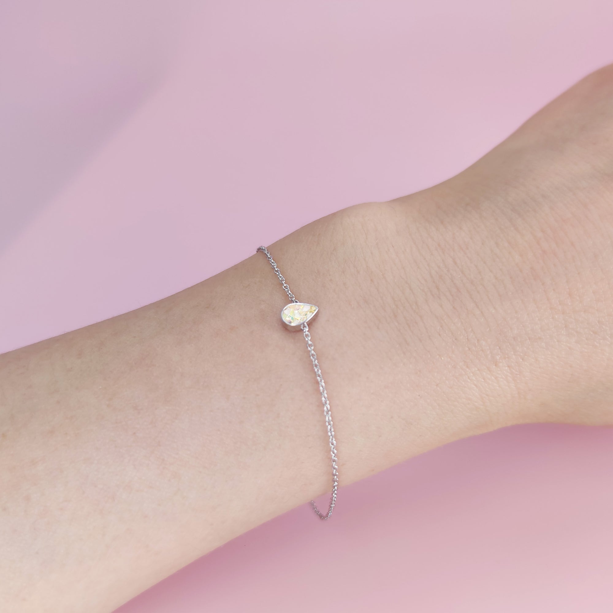 Sanftes Leuchten: Aschearmband aus massivem Gold