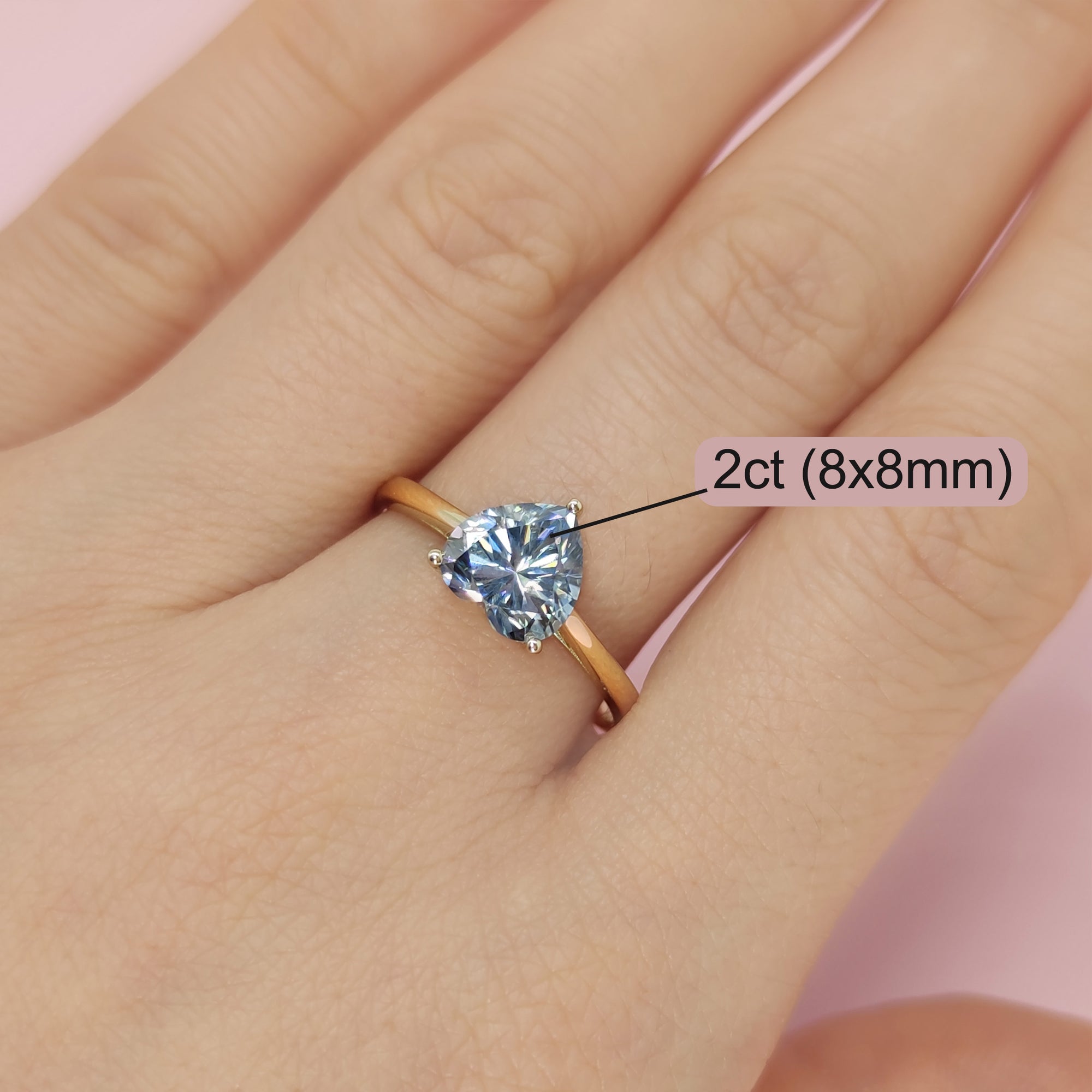 Herzflattern: Herzförmiger Moissanit-Aschering