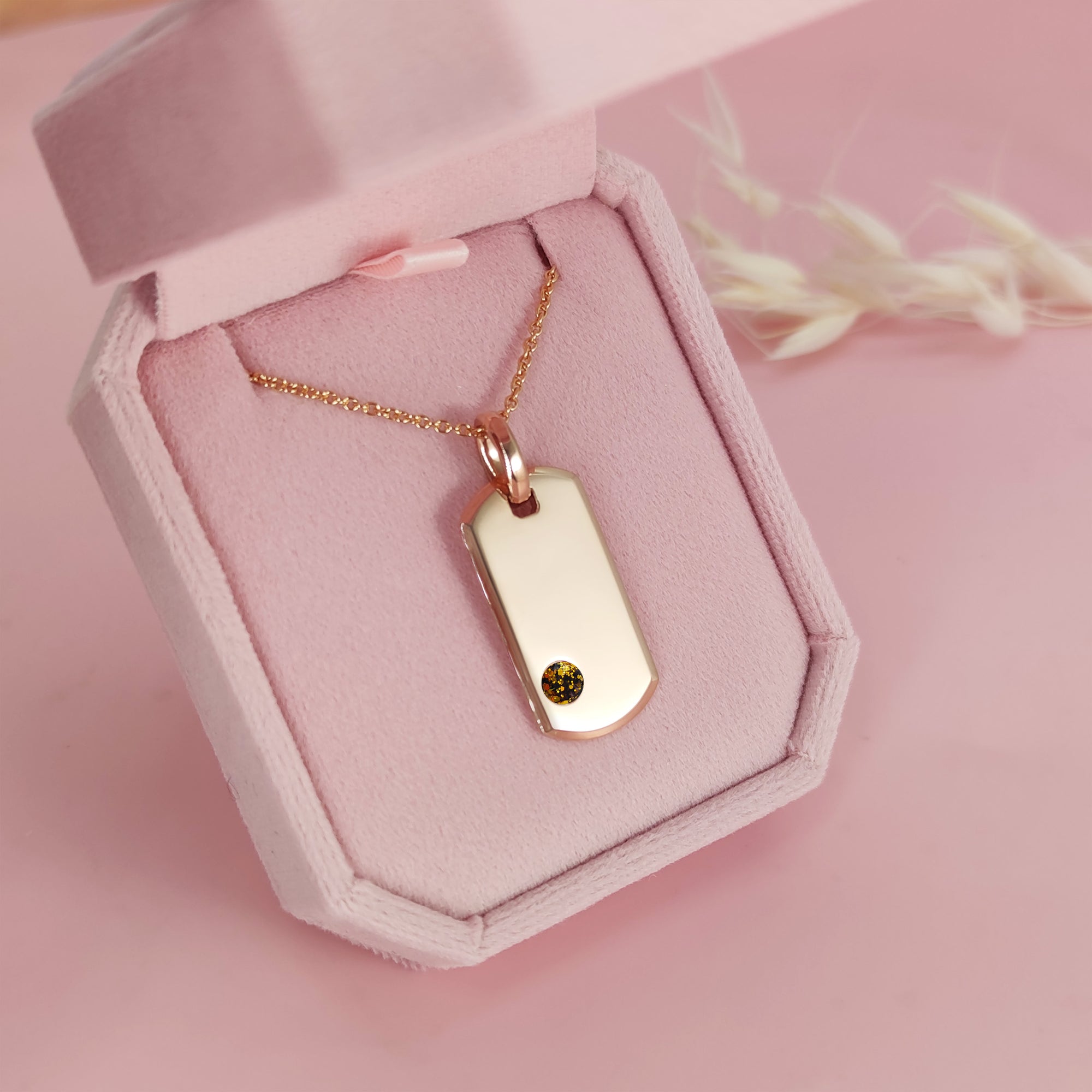 Glisten Drop: Collar de oro con forma de lágrima y cenizas