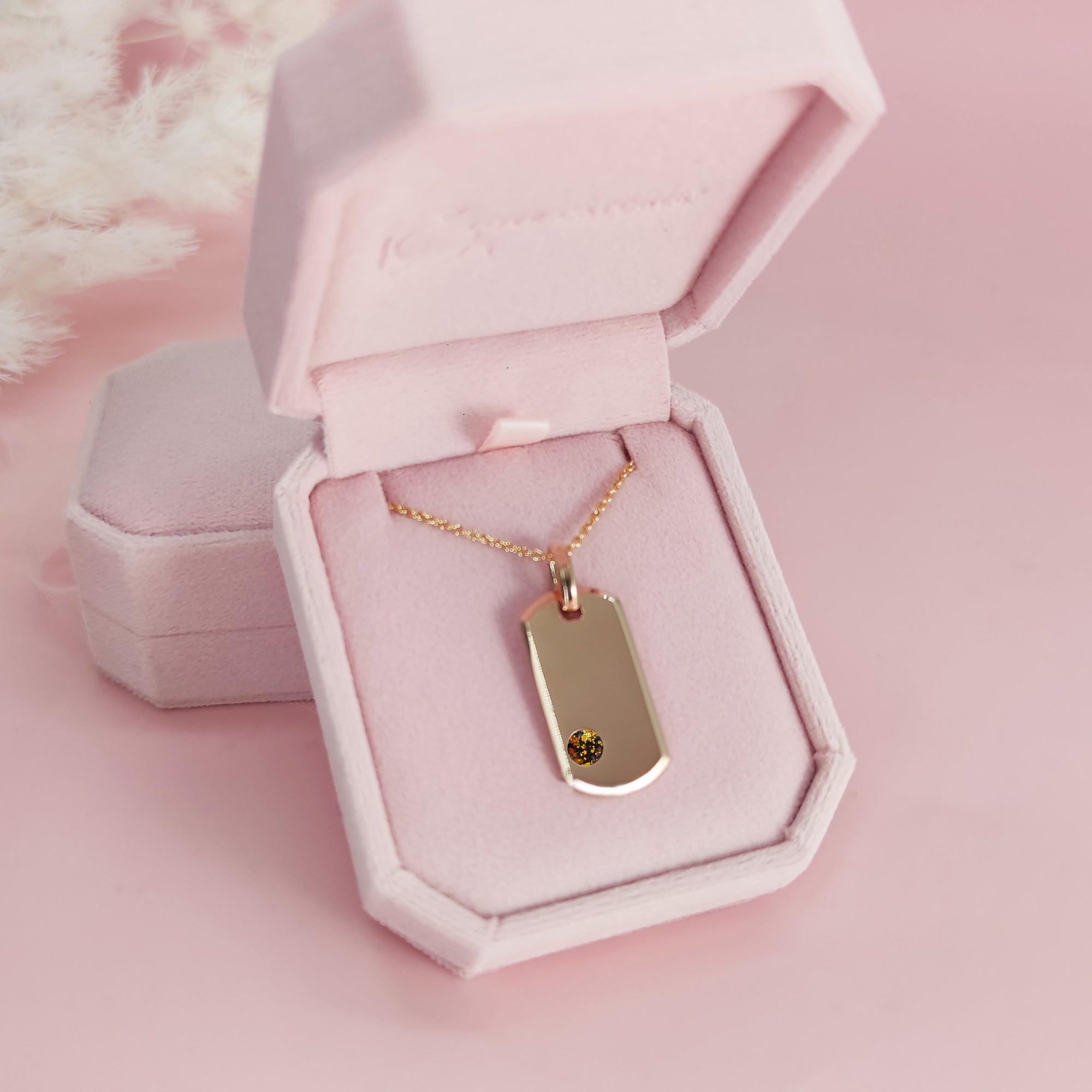 Glisten Drop: Collar de oro con forma de lágrima y cenizas