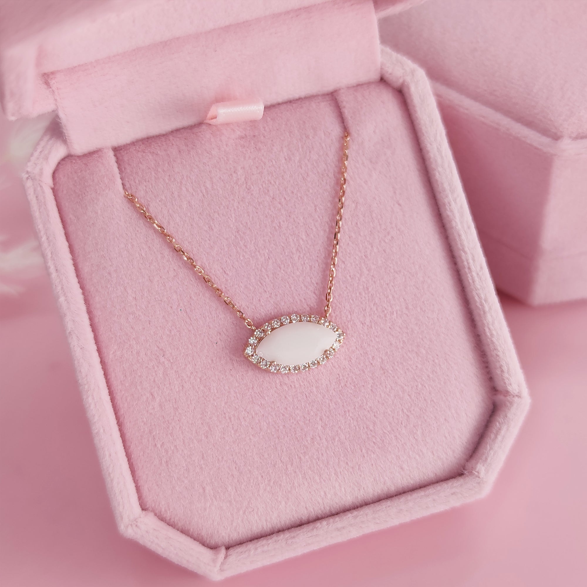 Pflegende Bindung: Muttermilch-Halskette