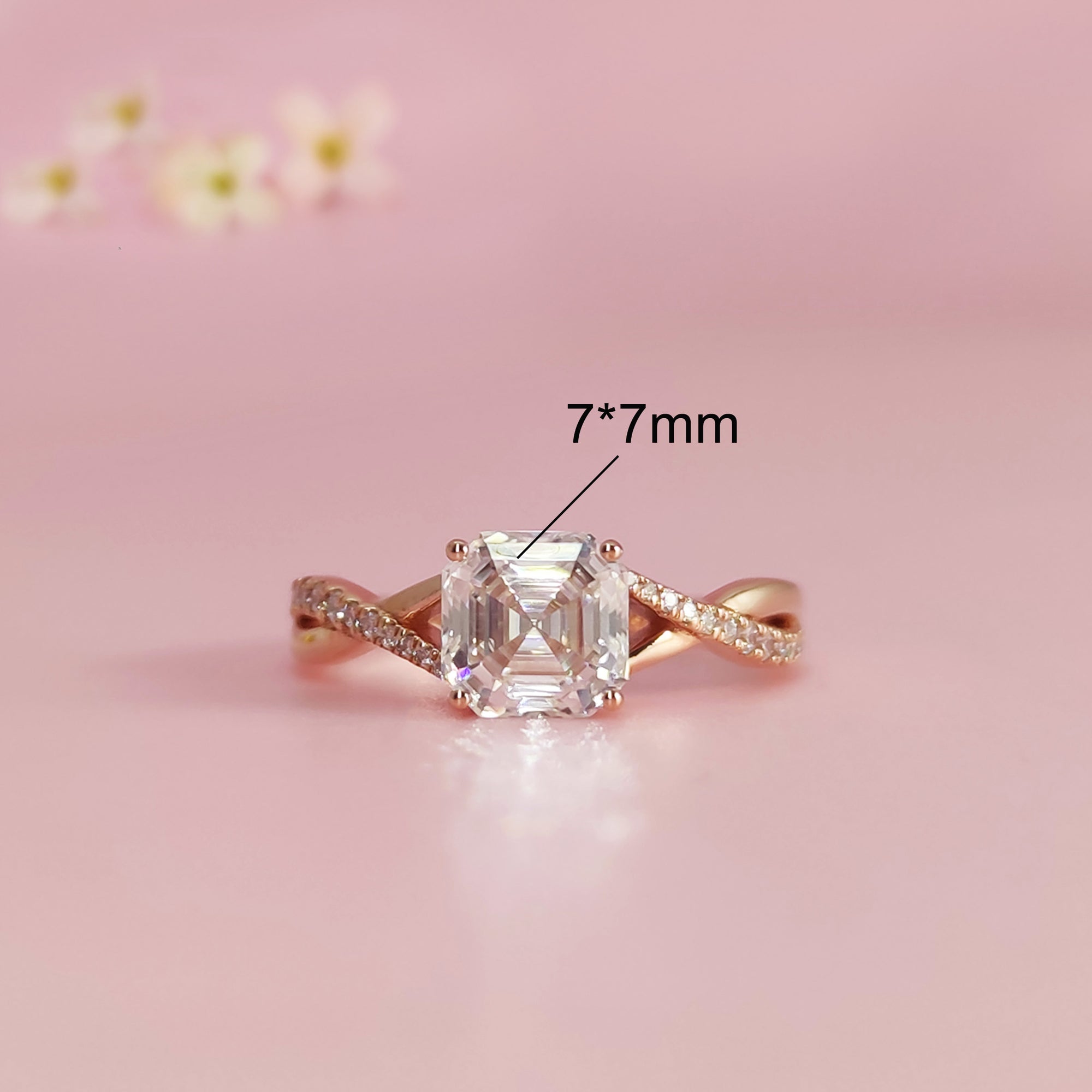 Königliche Blüte: Aschering mit Moissanit im Asscher-Schliff