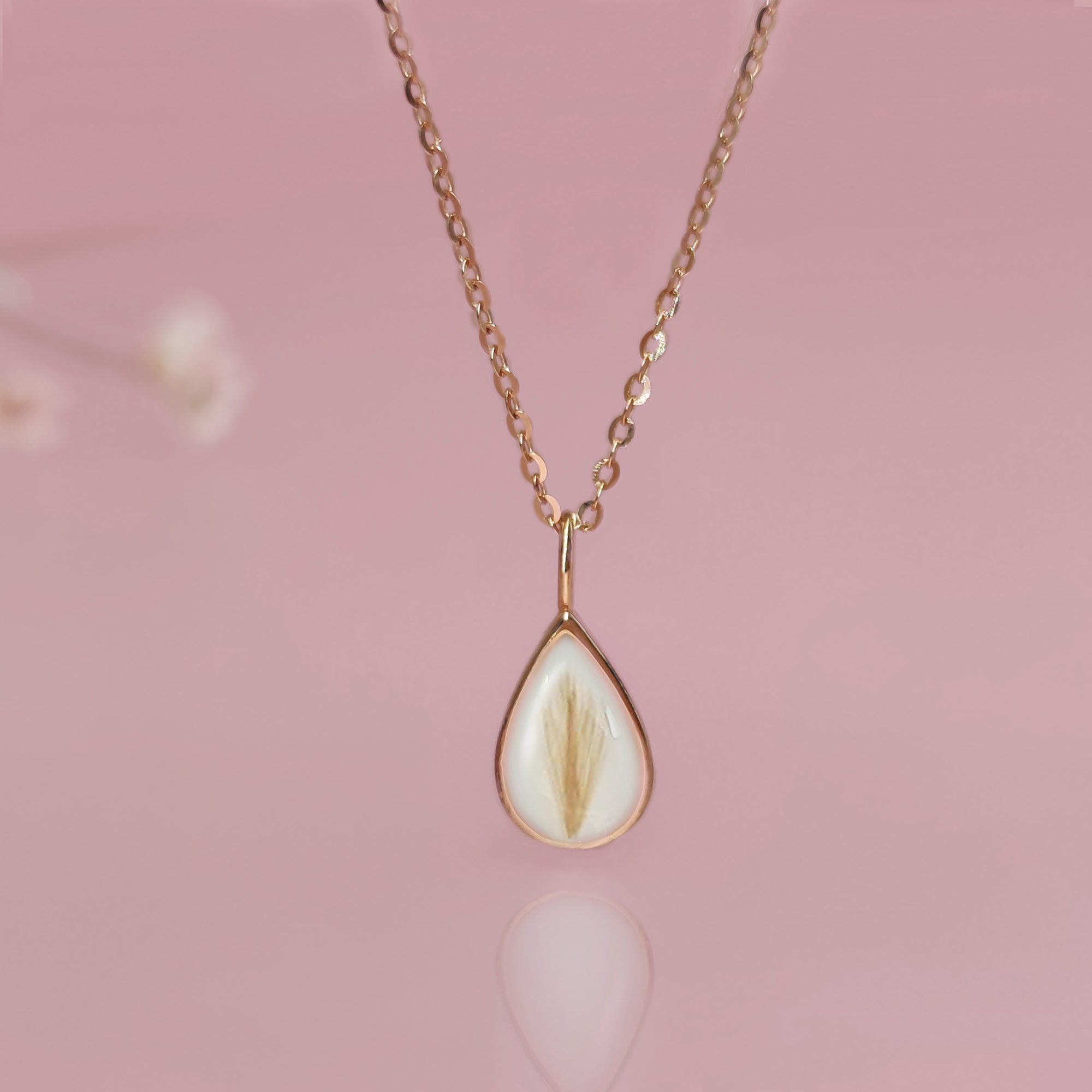Classic Teardrop Hair/Fur Gold Necklace