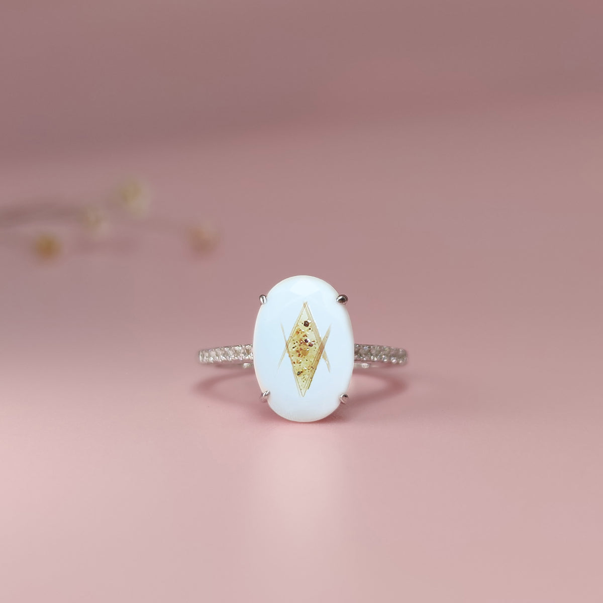 Babo Rind OvalSerenity: Oval Breastmilk & Baby Hair Gold Ring – Love Catcher