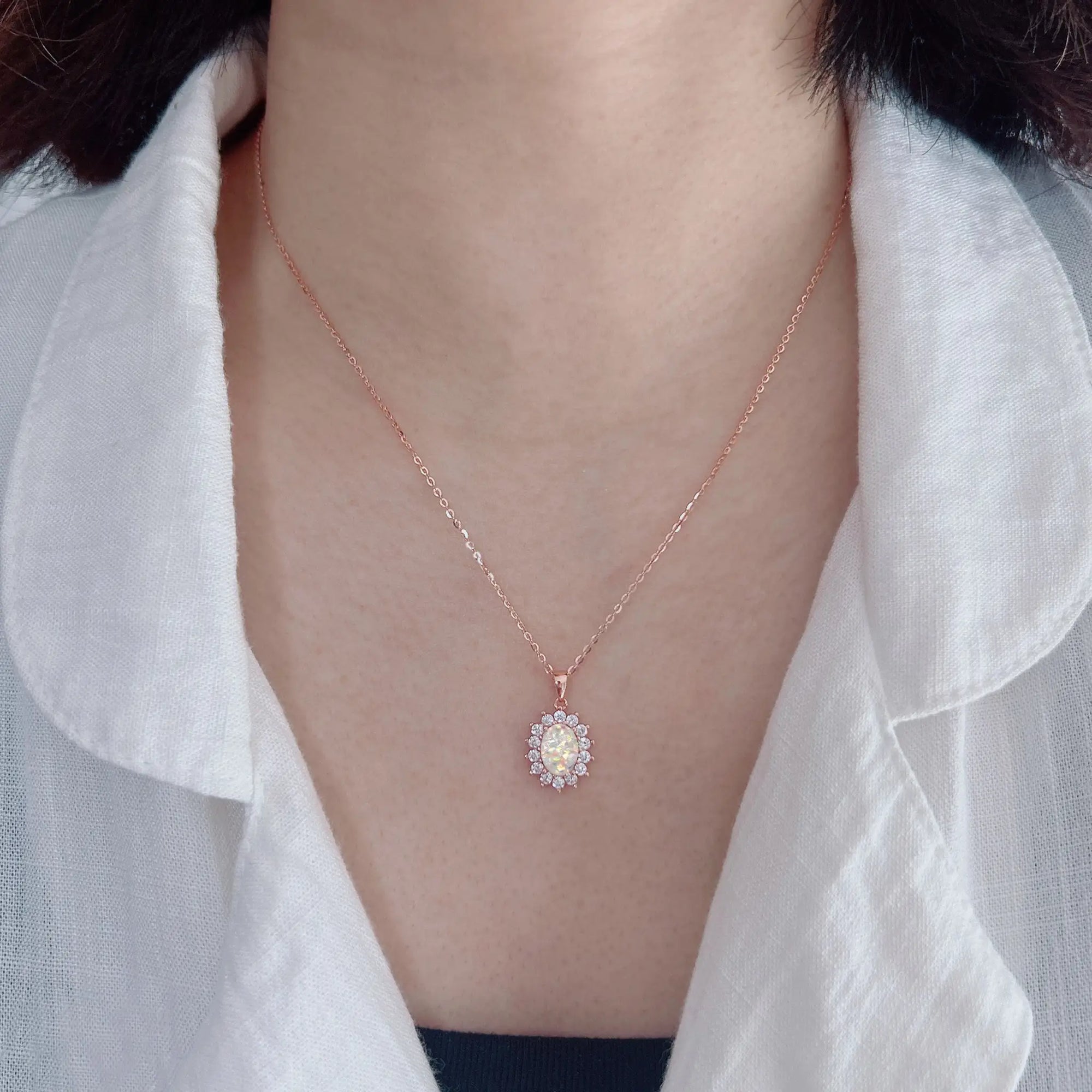 Personalized Ashes Necklace: Radiant Memorial Jewelry