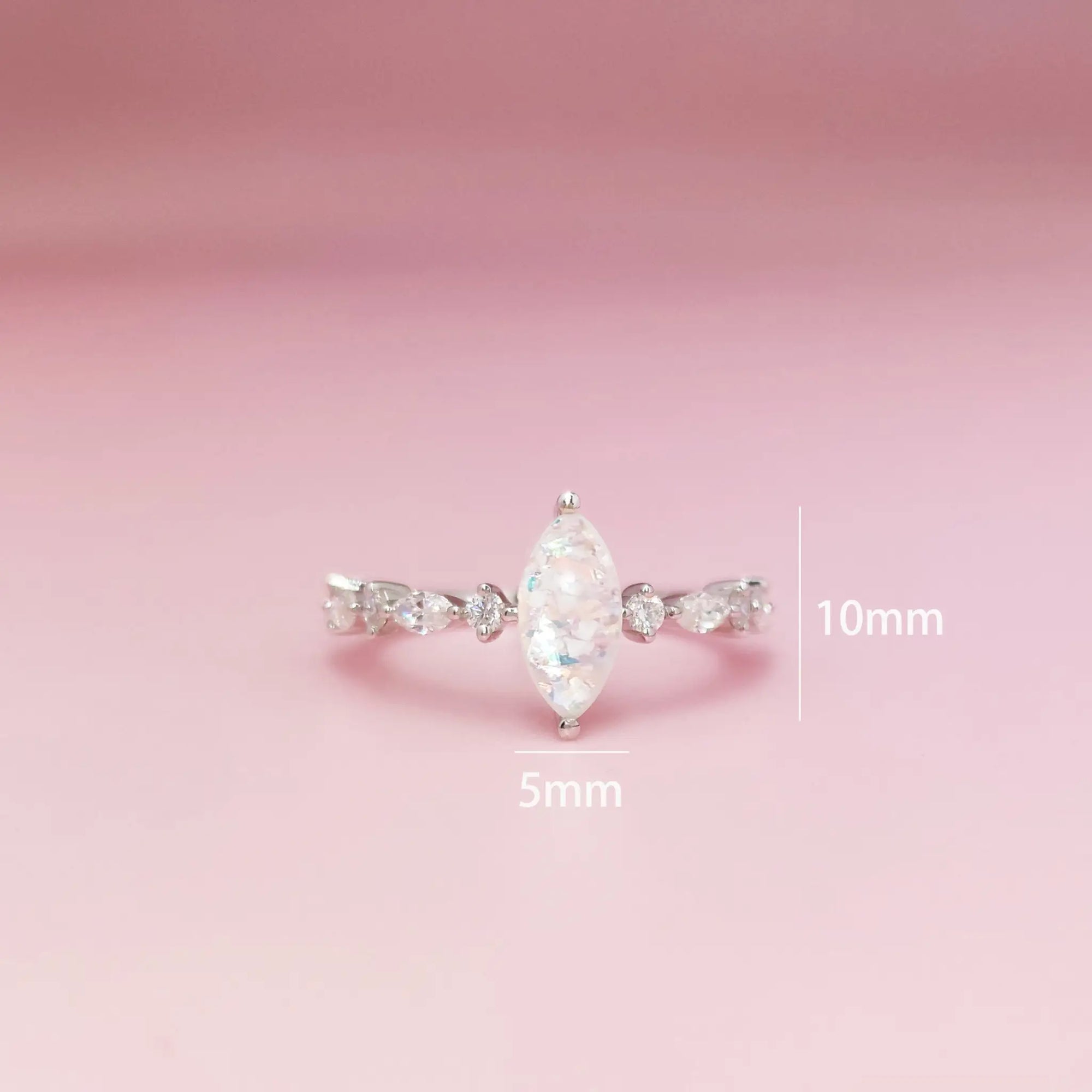 Love&#39;s Embrace: Custom Ashes Ring for Lasting Memories