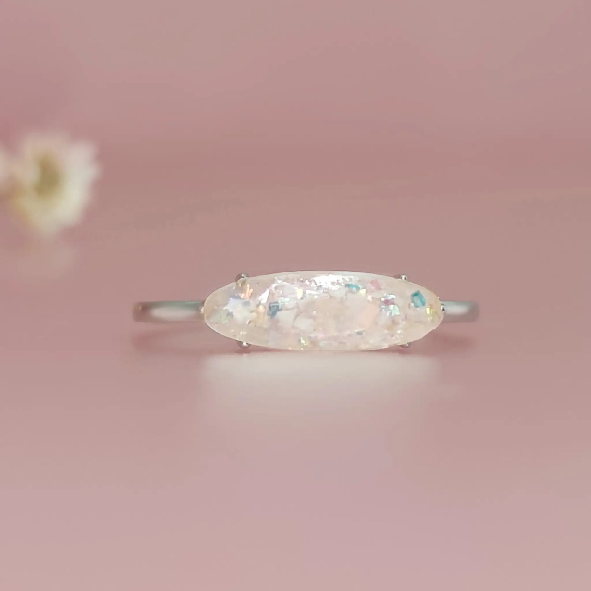 Elegance in Memory: Ashes Ring Keepsake Jewelry