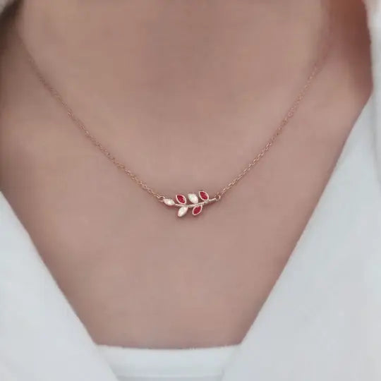 Evergreen Leaf Ashes Necklace: A Love Reminder