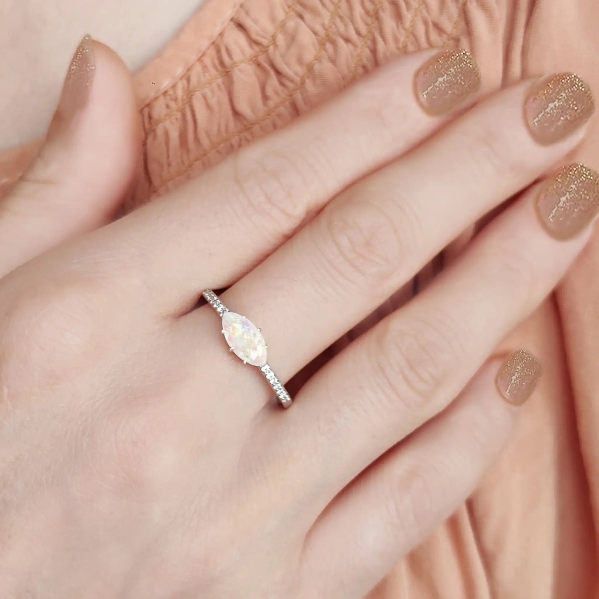 Love&#39;s Glow: Custom Ashes Ring for Lasting Memories