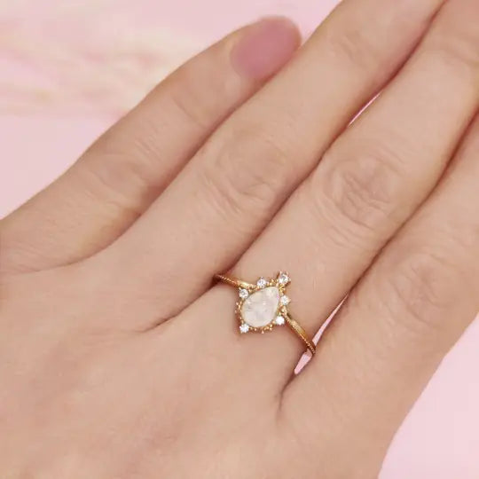 Teardrop Ashes Ring - Elegant Memorial Jewelry