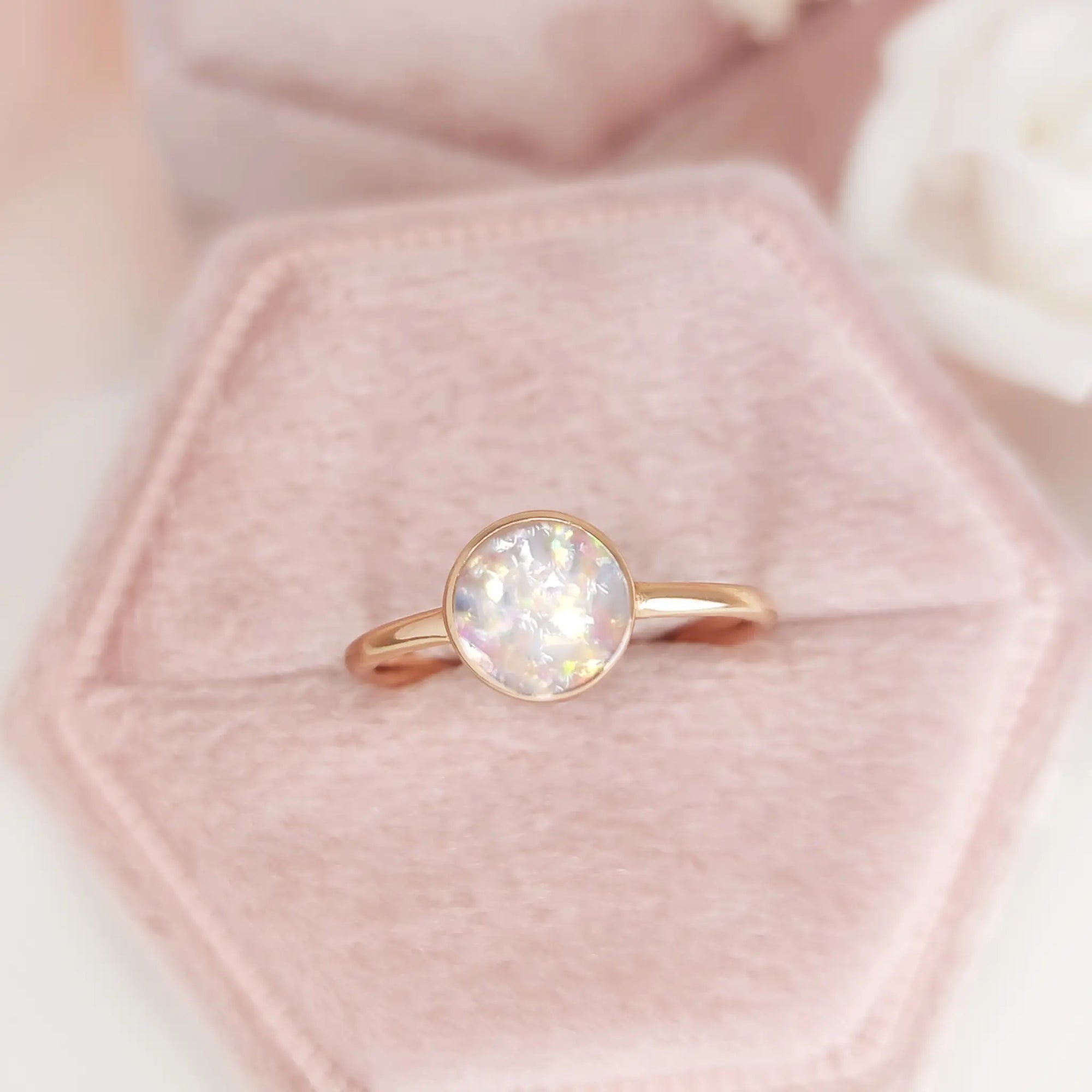 Love’s Embrace: Elegant Ashes Ring
