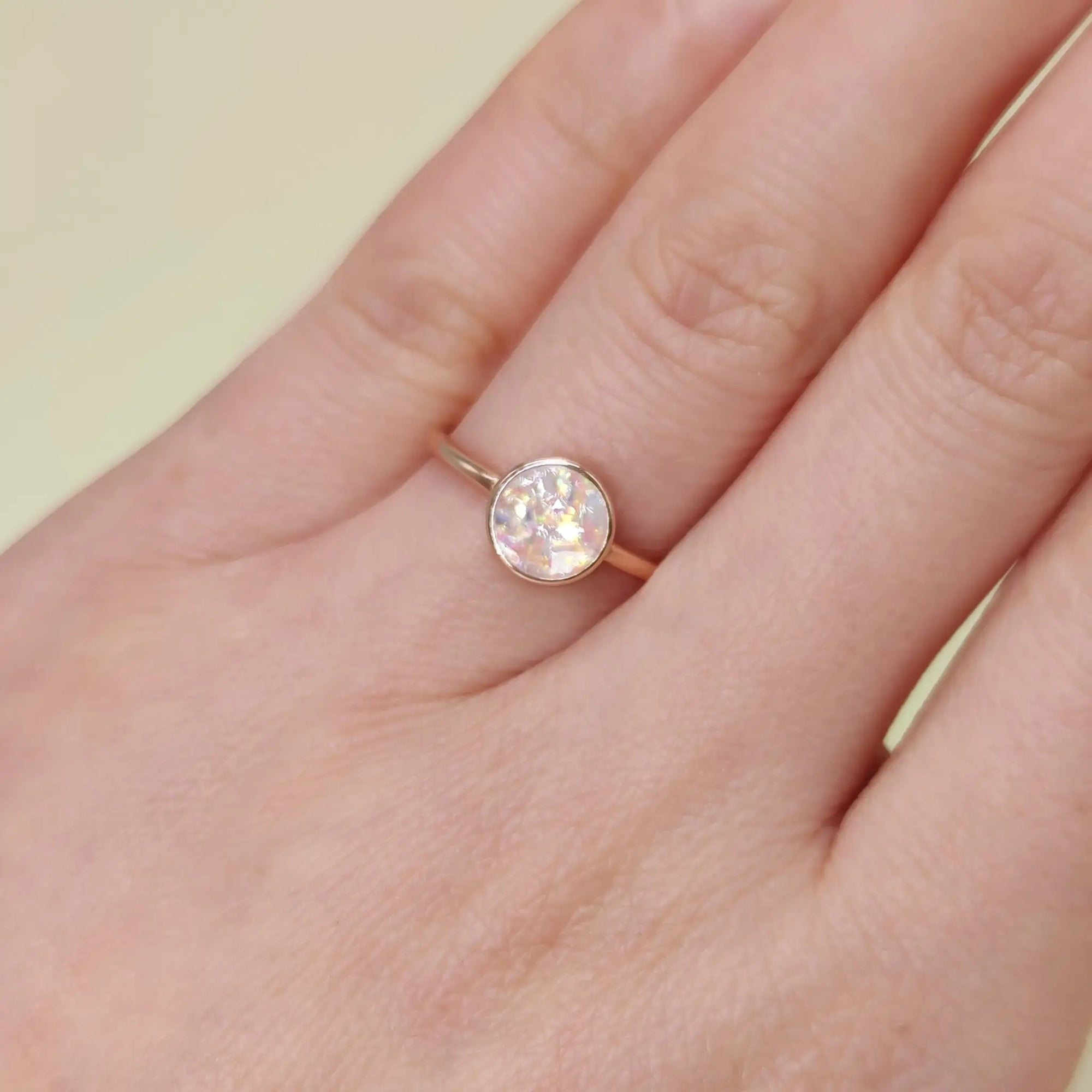 Love’s Embrace: Elegant Ashes Ring