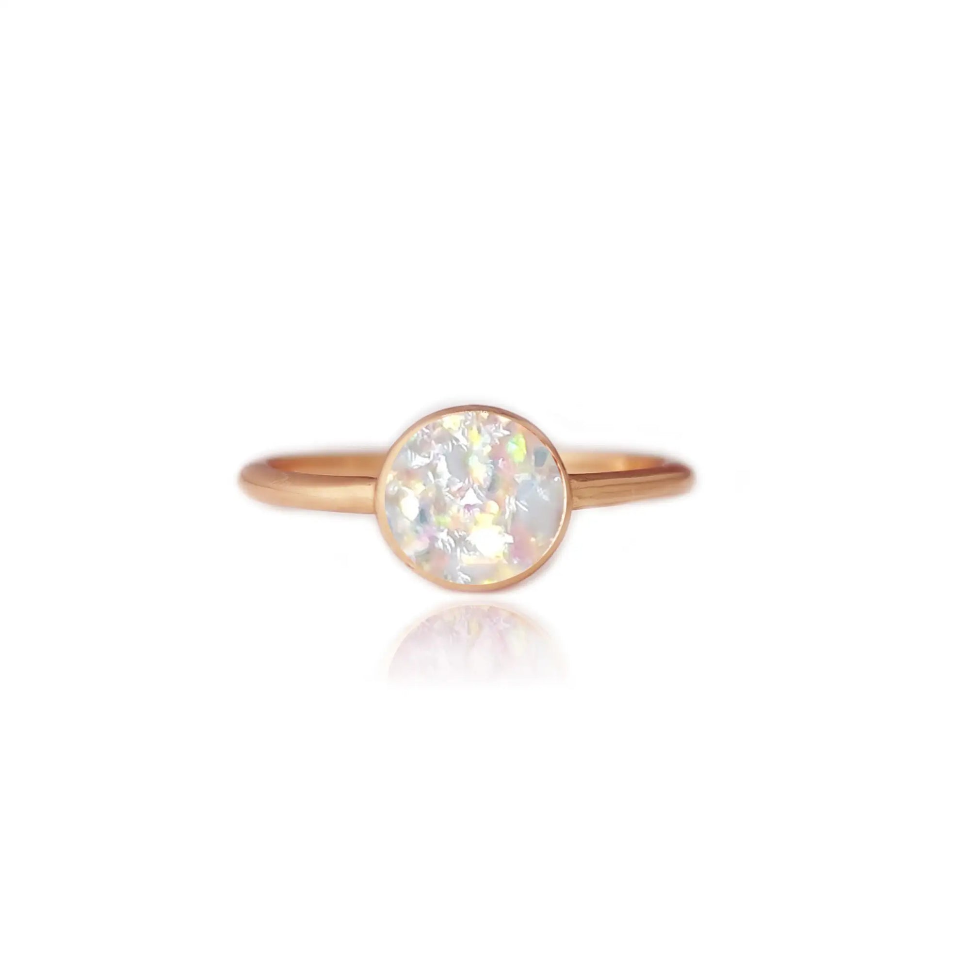 Love’s Embrace: Elegant Ashes Ring